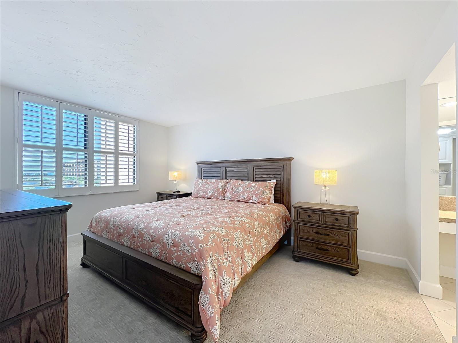 Image 24 of 47 For 5770 Midnight Pass Road 301