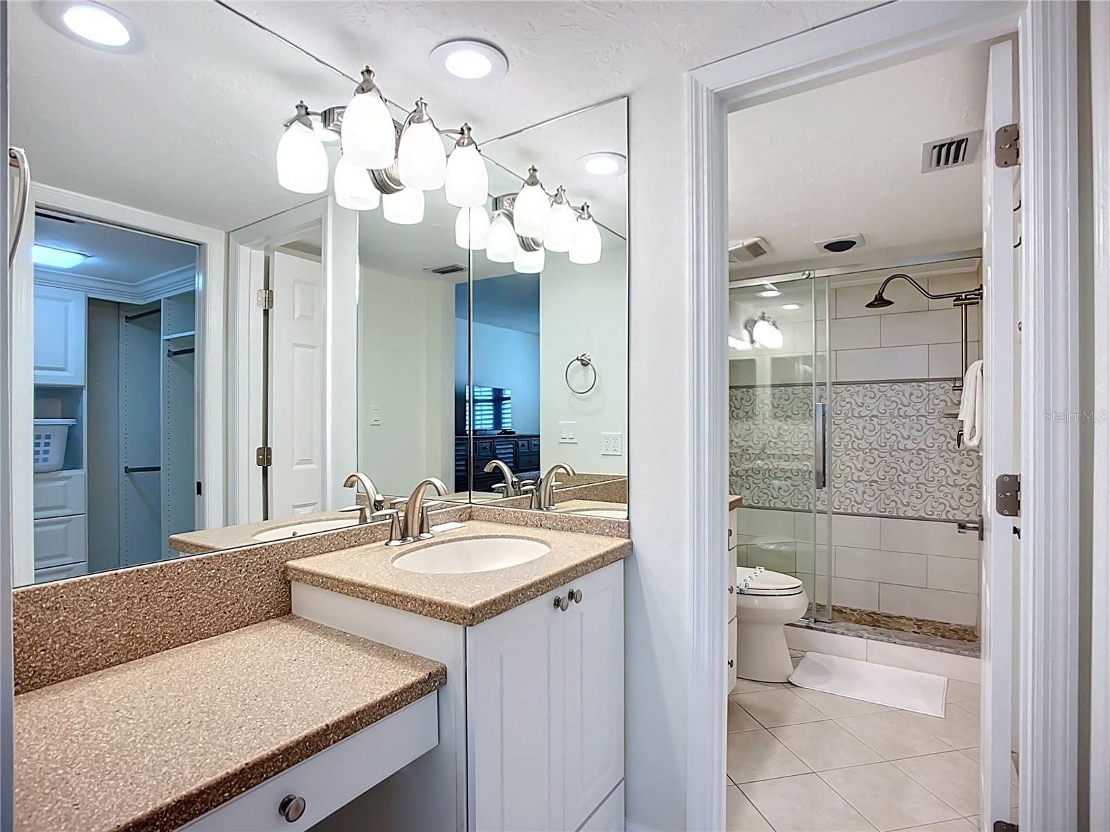 Image 25 of 47 For 5770 Midnight Pass Road 301