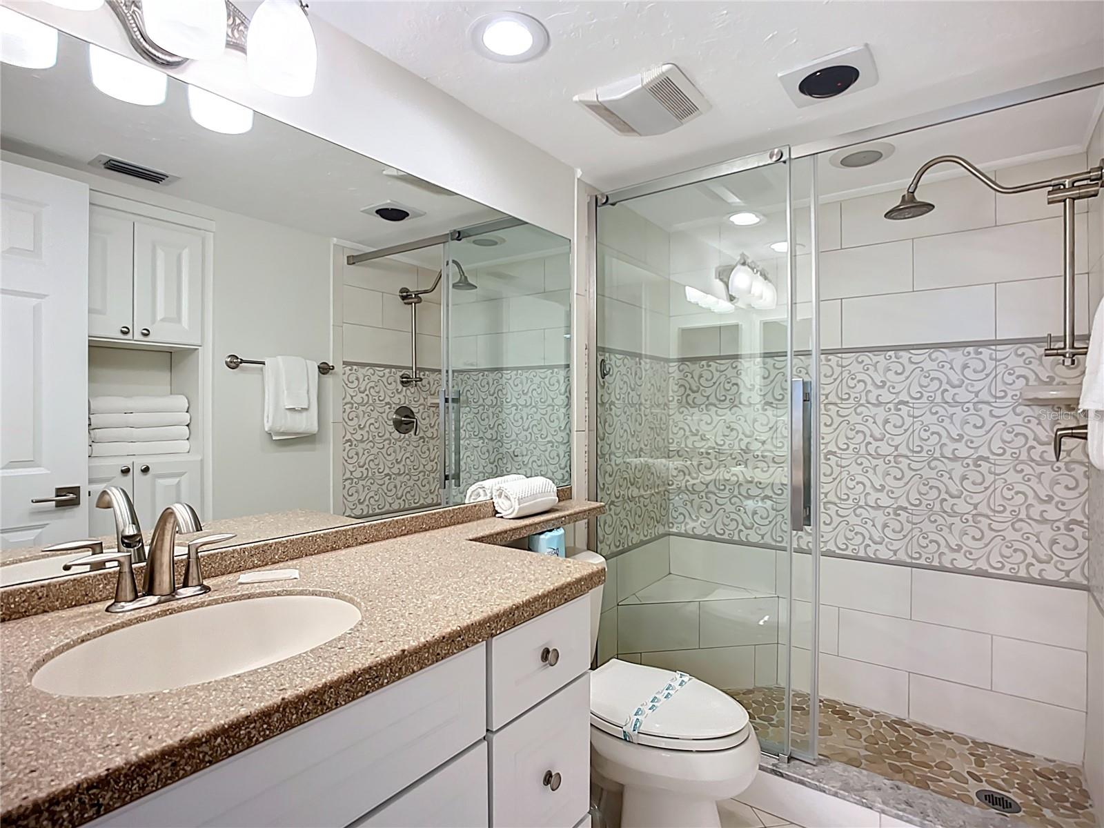 Image 26 of 47 For 5770 Midnight Pass Road 301