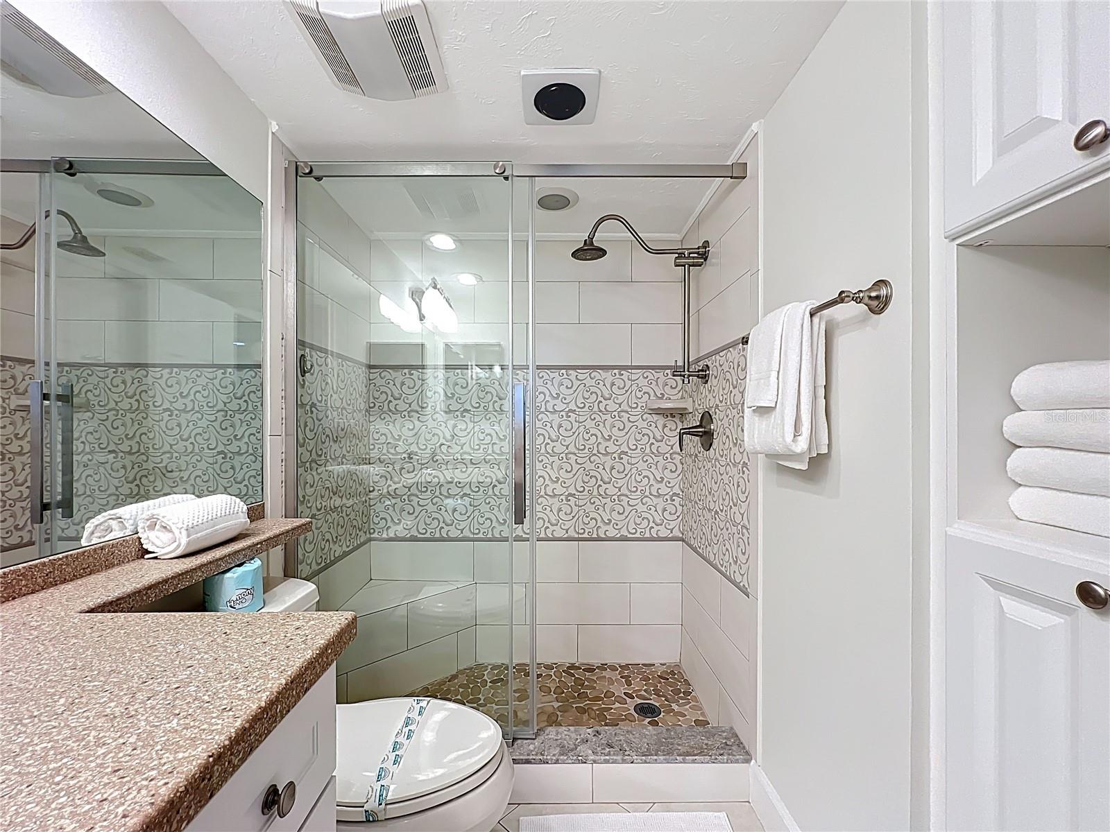 Image 27 of 47 For 5770 Midnight Pass Road 301