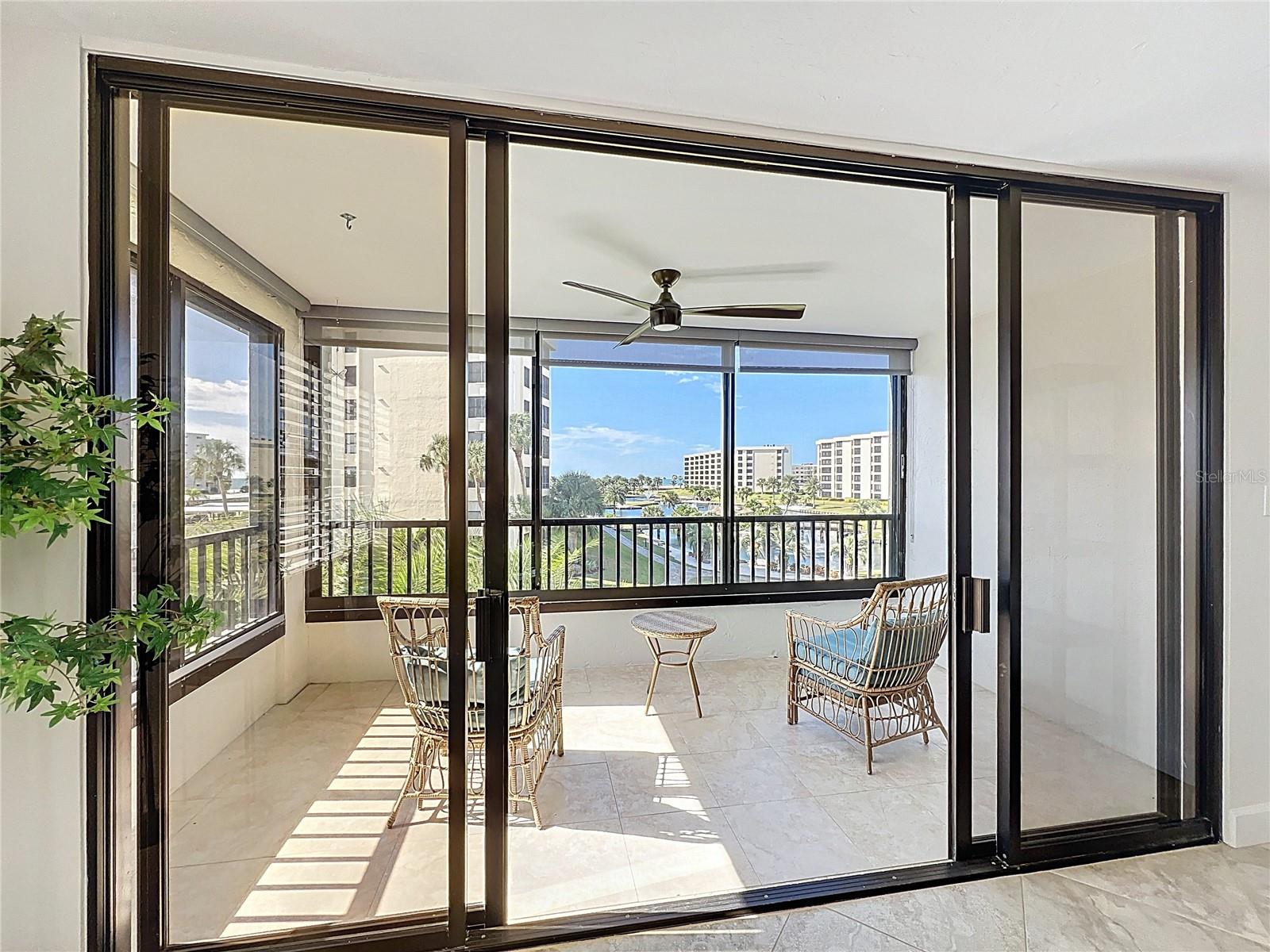 Image 31 of 47 For 5770 Midnight Pass Road 301