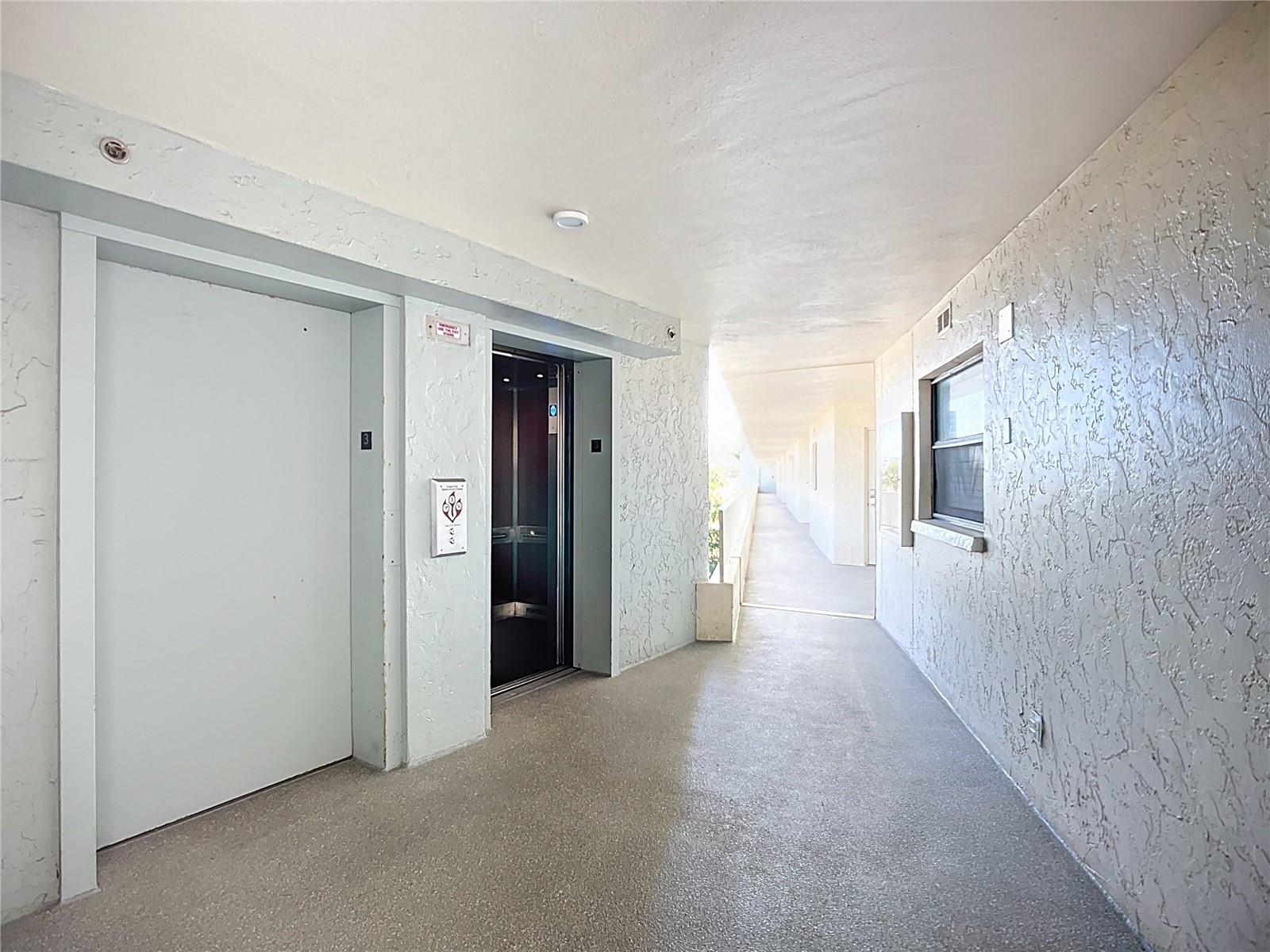 Image 36 of 47 For 5770 Midnight Pass Road 301