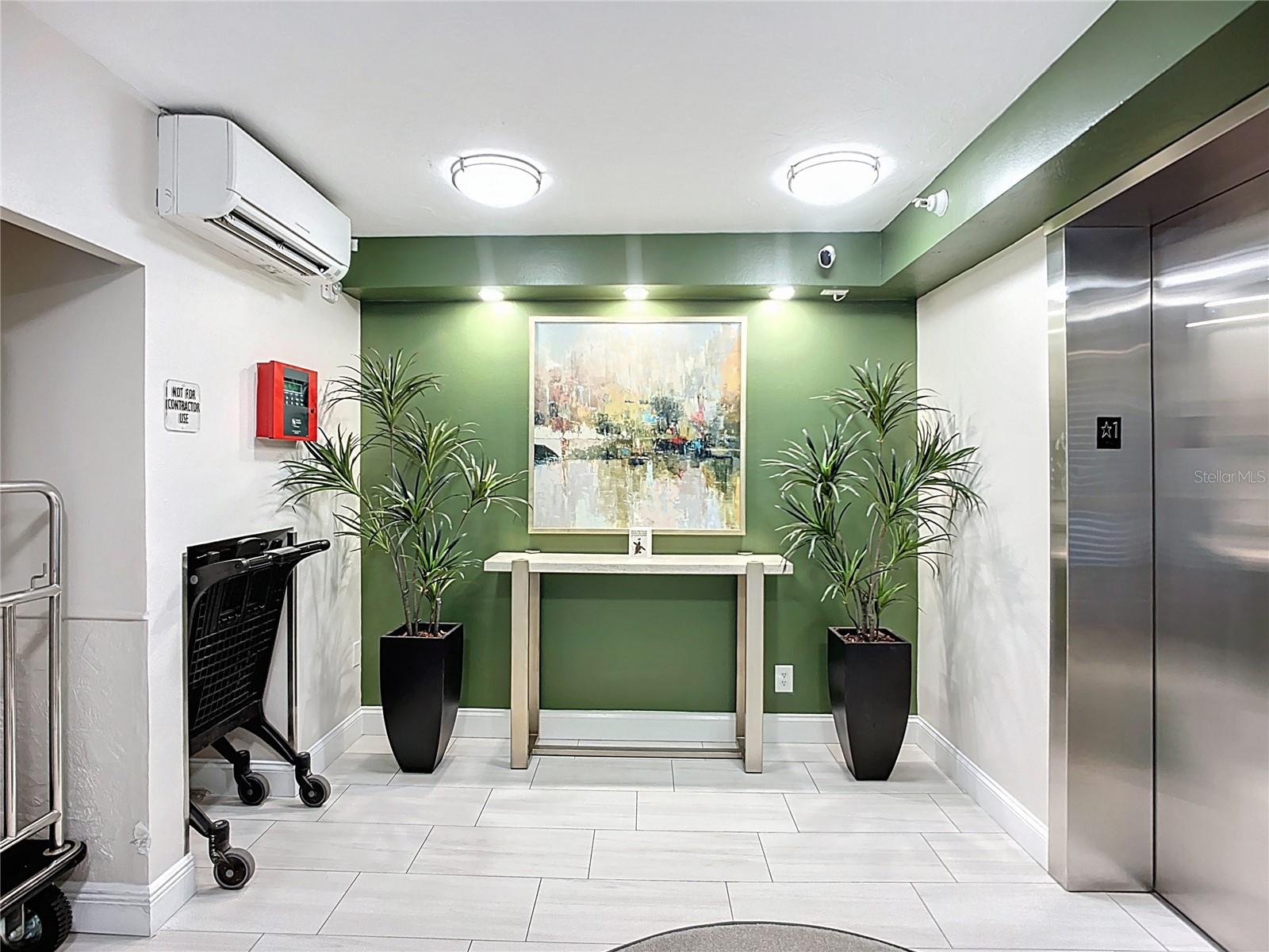 Image 37 of 47 For 5770 Midnight Pass Road 301