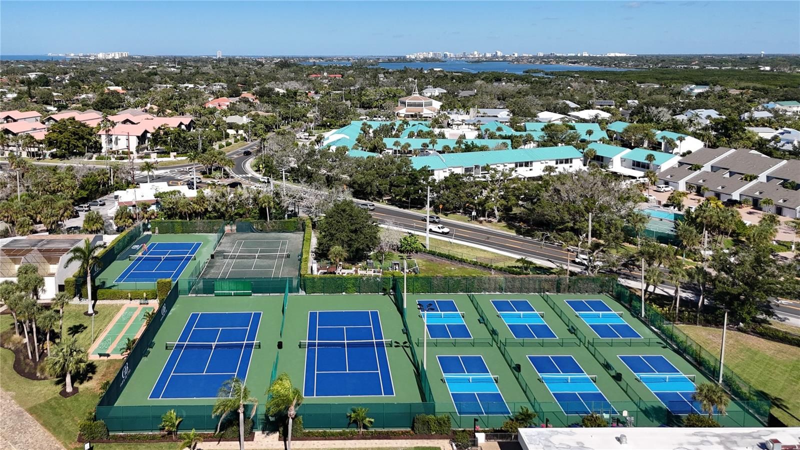 Image 38 of 47 For 5770 Midnight Pass Road 301