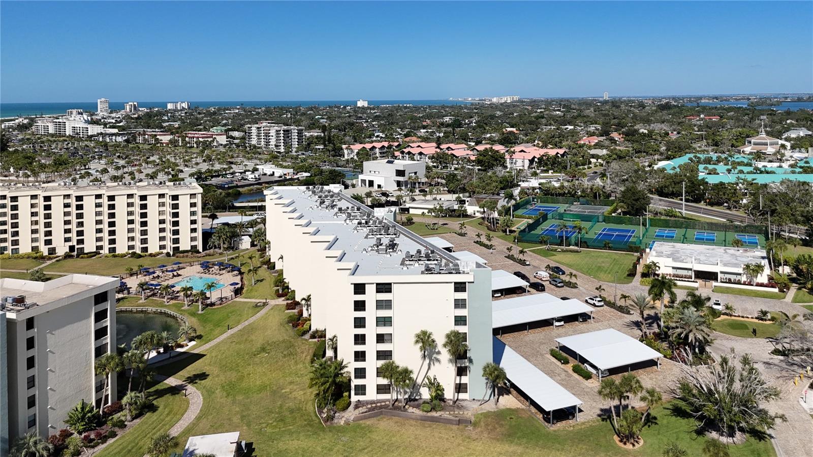 Image 39 of 47 For 5770 Midnight Pass Road 301