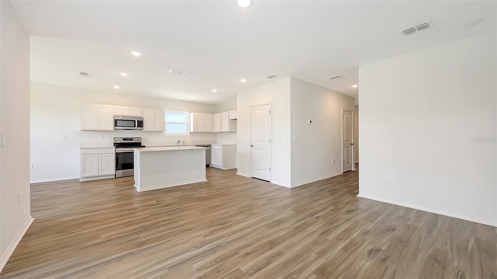 Image 4 of 20 For 4504 Hawthorn Avenue