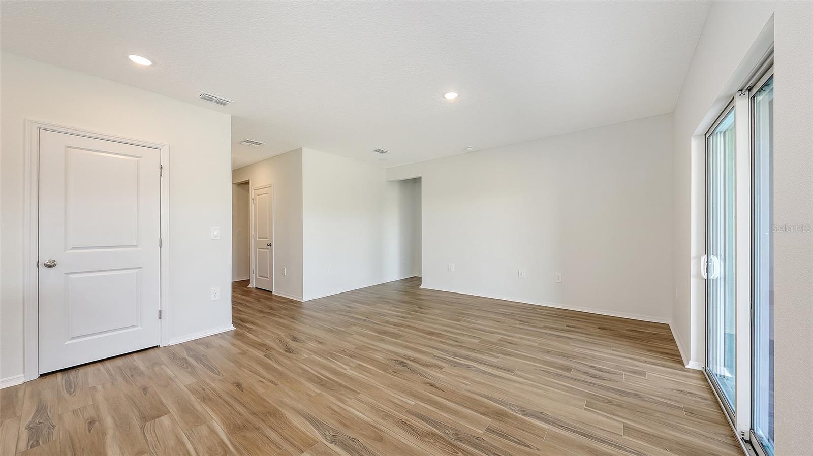 Image 5 of 20 For 4504 Hawthorn Avenue