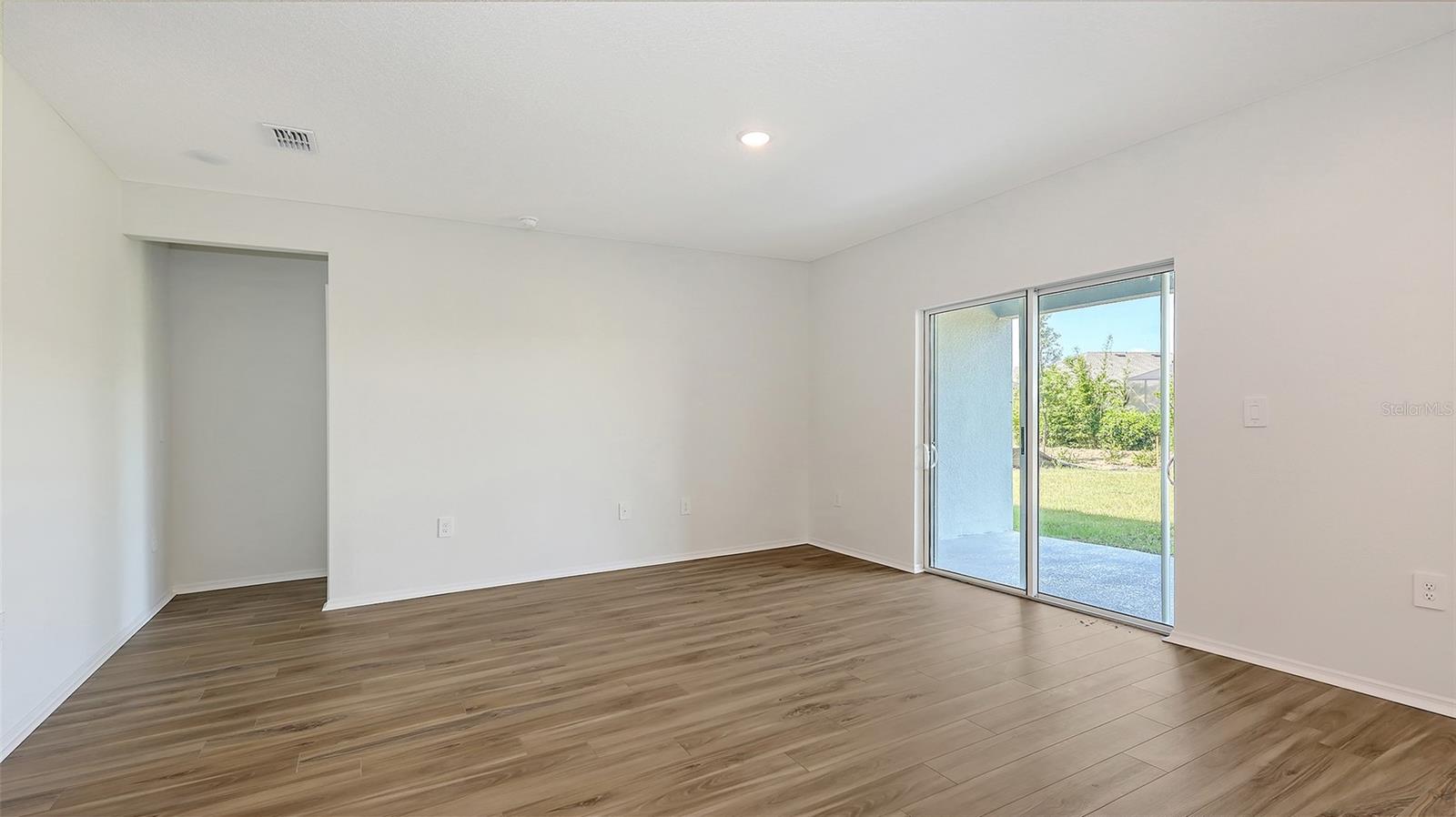 Image 6 of 20 For 4504 Hawthorn Avenue