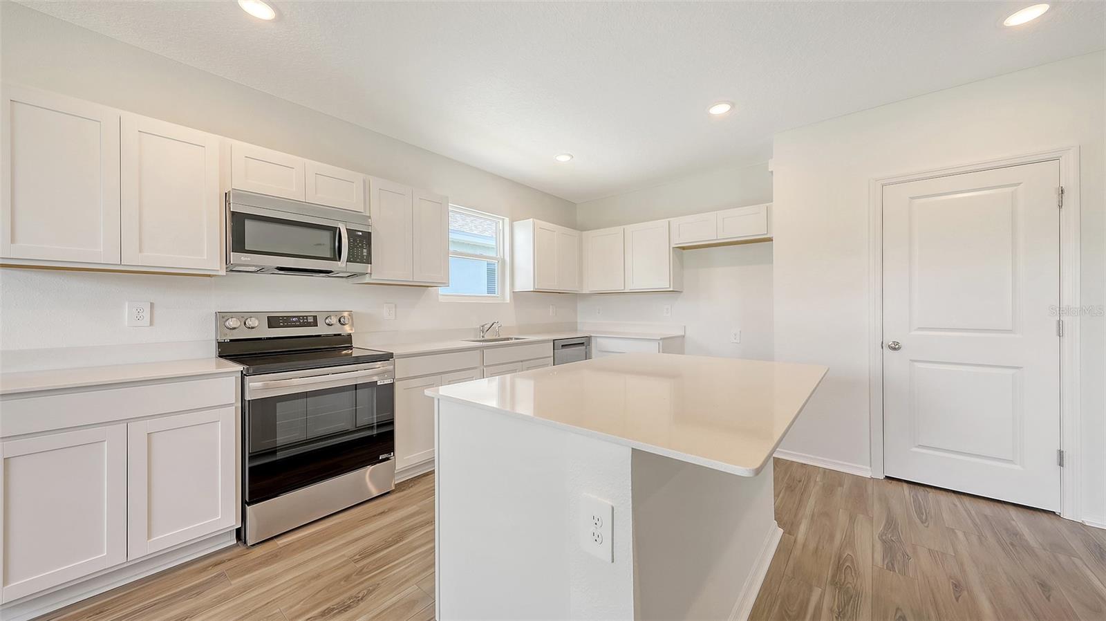 Image 8 of 20 For 4504 Hawthorn Avenue