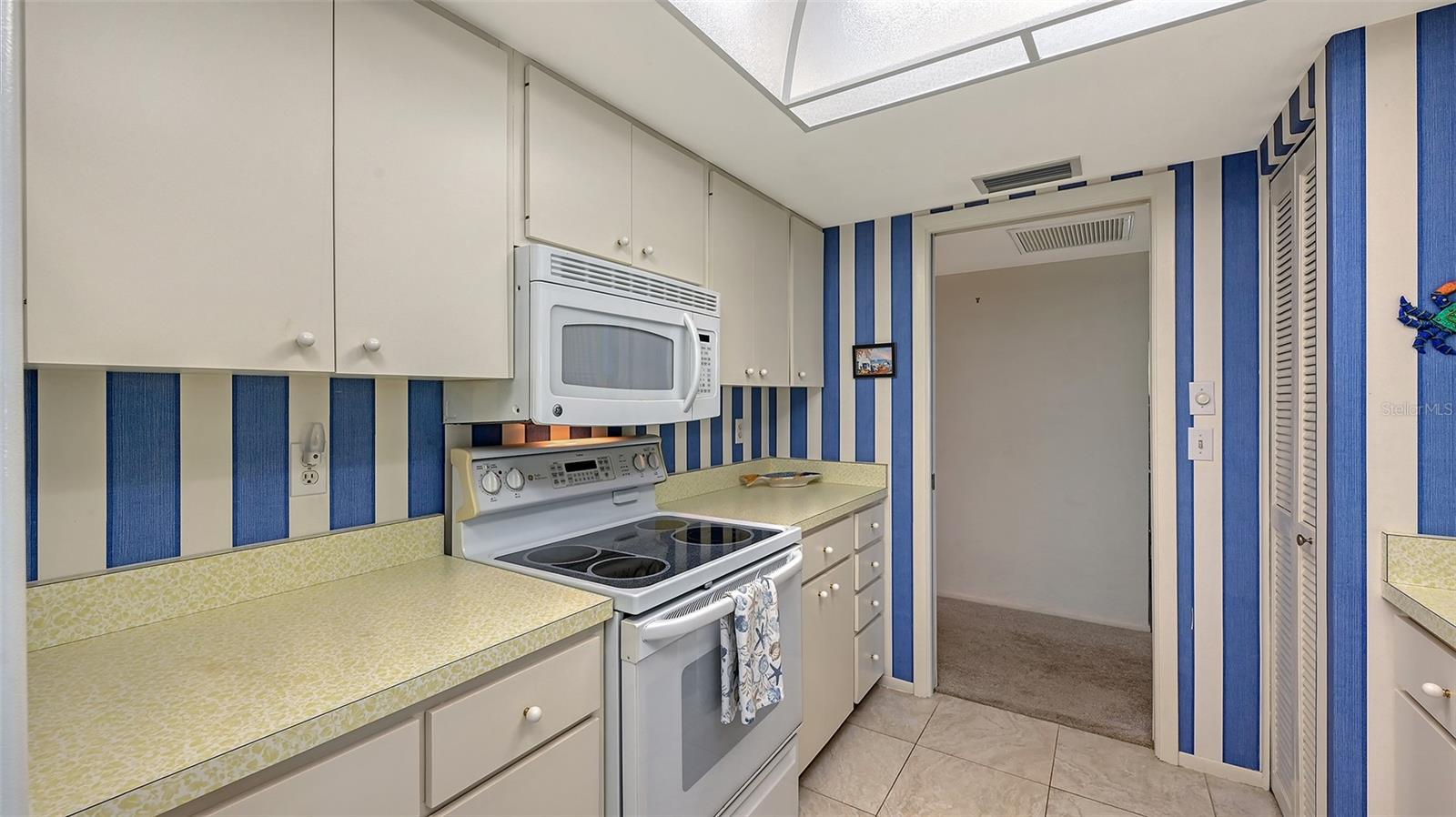 Image 20 of 58 For 3741 Amesbury Lane 5607