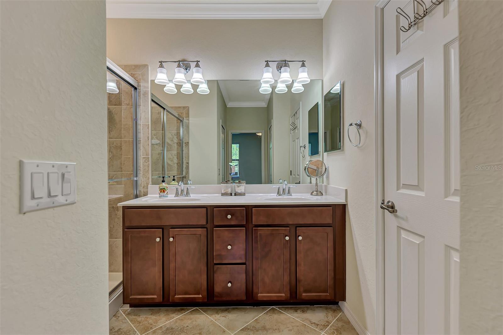 Image 27 of 47 For 20312 Lagente Circle