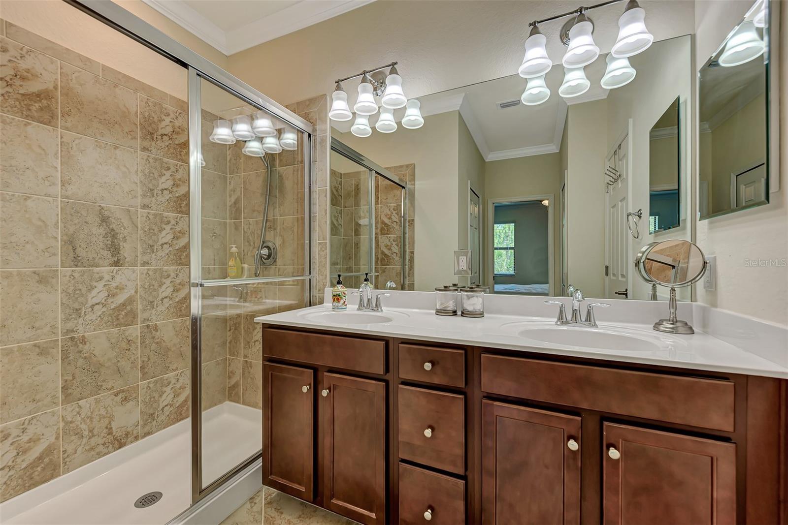 Image 28 of 47 For 20312 Lagente Circle