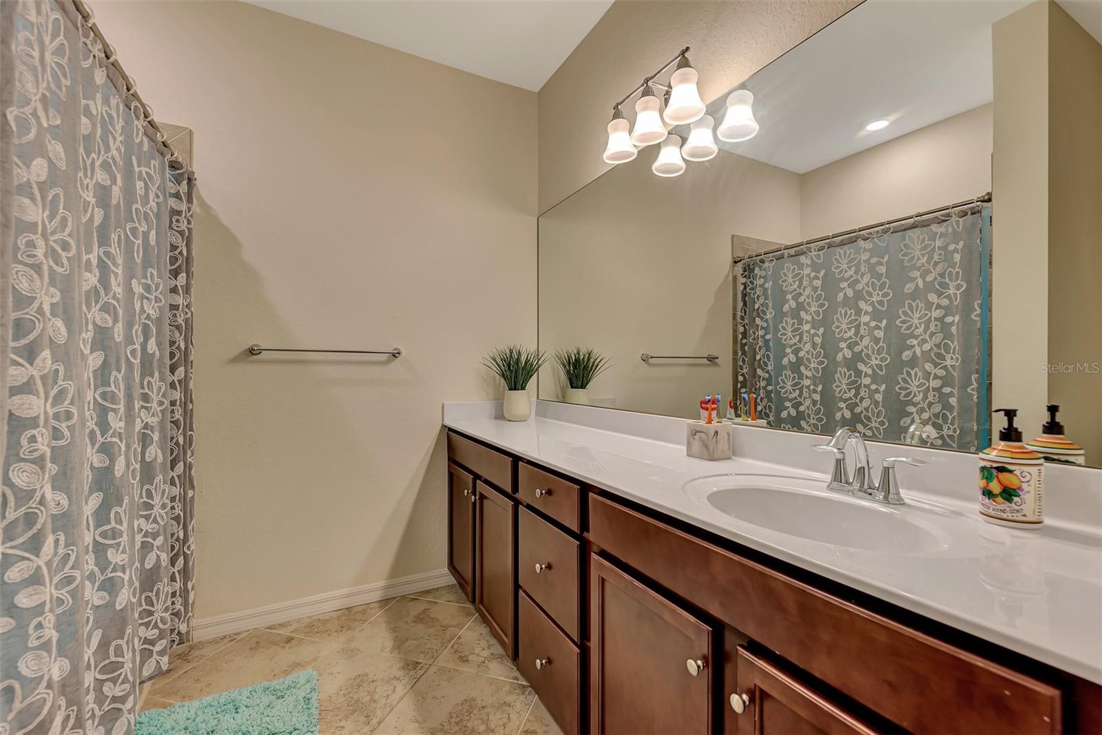 Image 31 of 47 For 20312 Lagente Circle