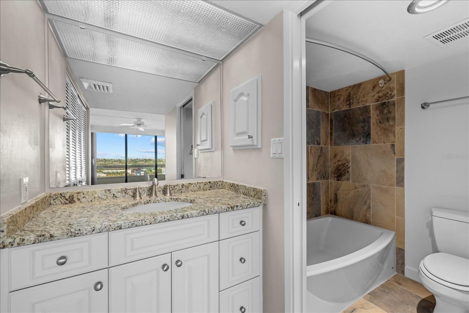 Image 26 of 33 For 5400 Ocean Boulevard 6-4