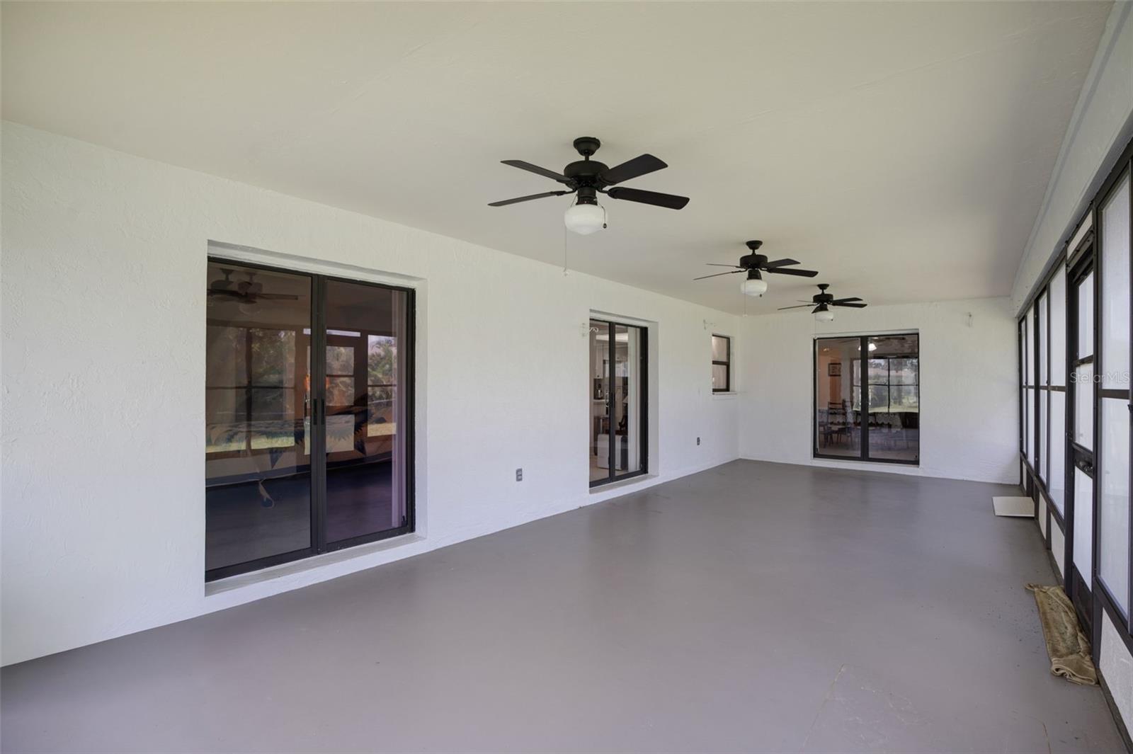 Image 31 of 41 For 2044 Country Meadows Lane