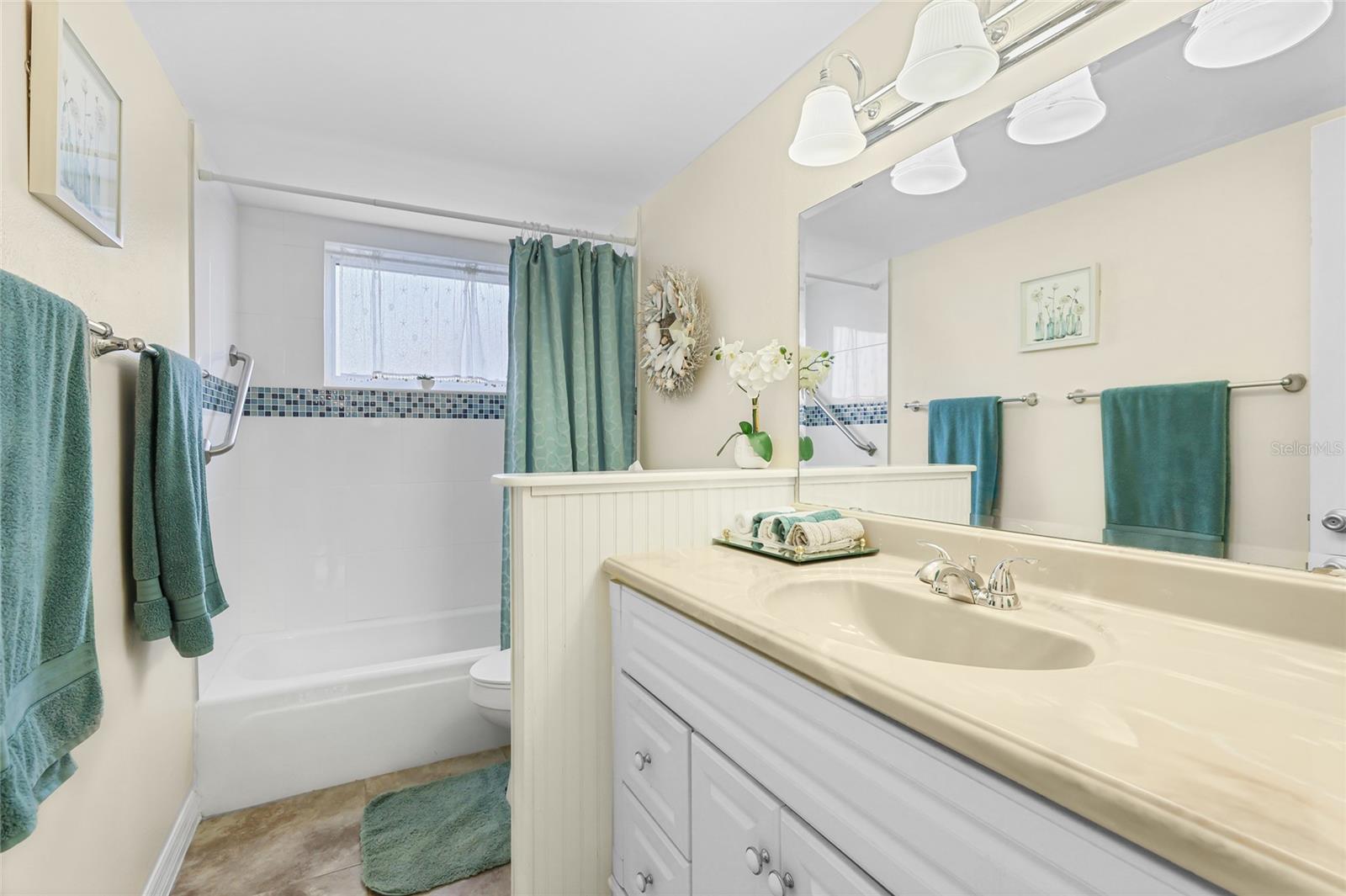Image 15 of 42 For 5882 Canal Drive J-7