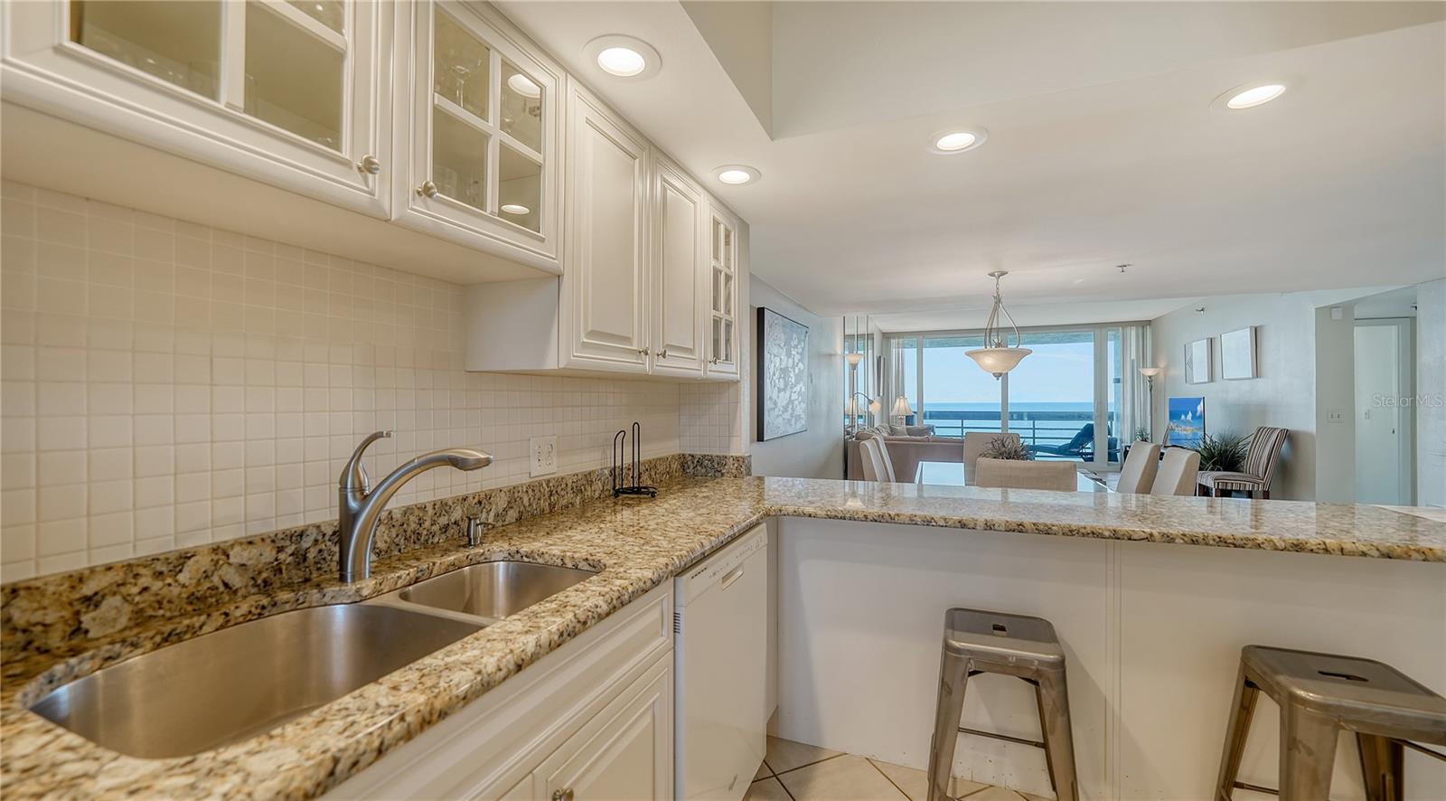 Image 6 of 35 For 1055 Gulf Of Mexico Drive 504