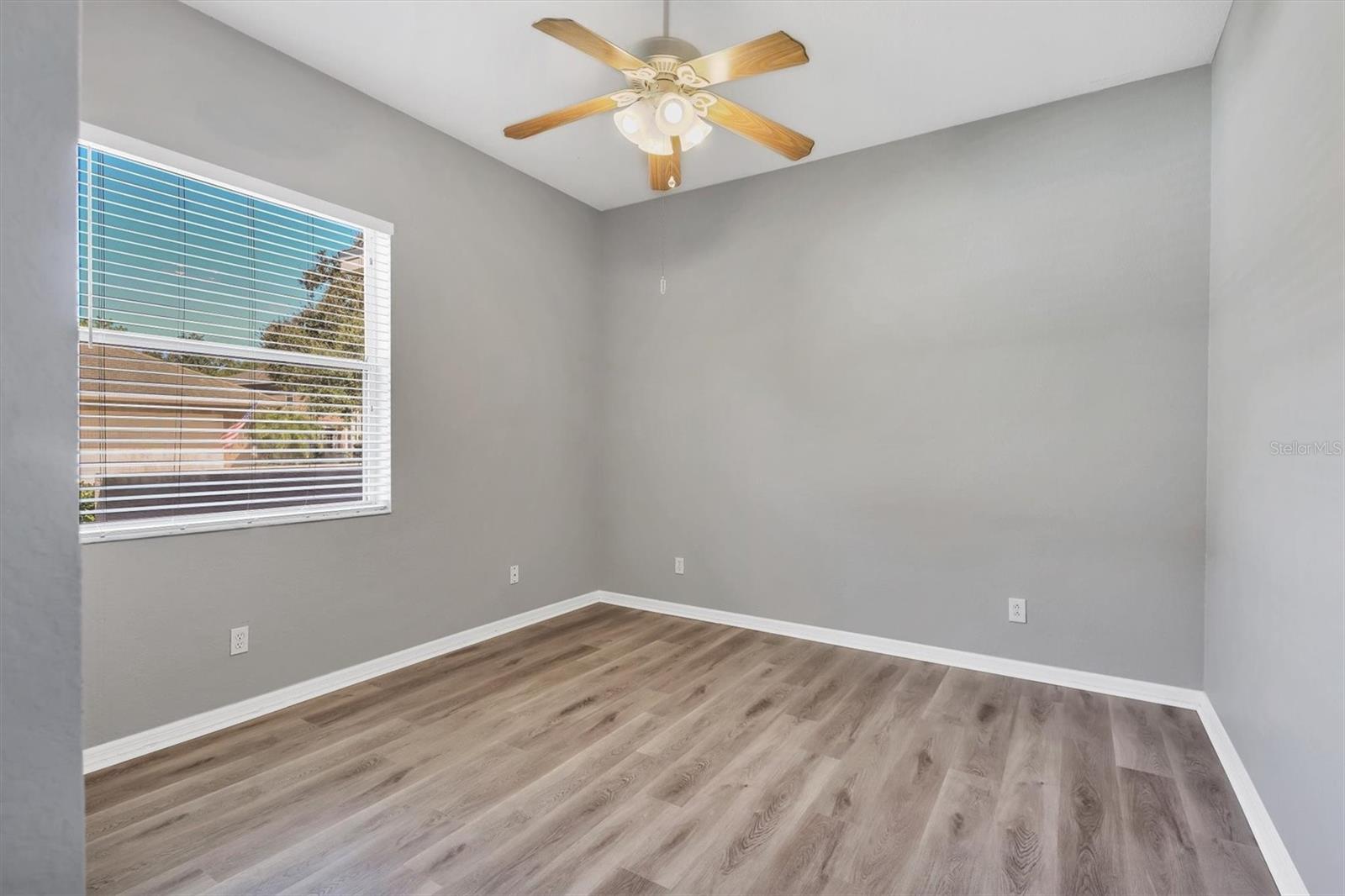 Image 30 of 46 For 2111 152nd Court E
