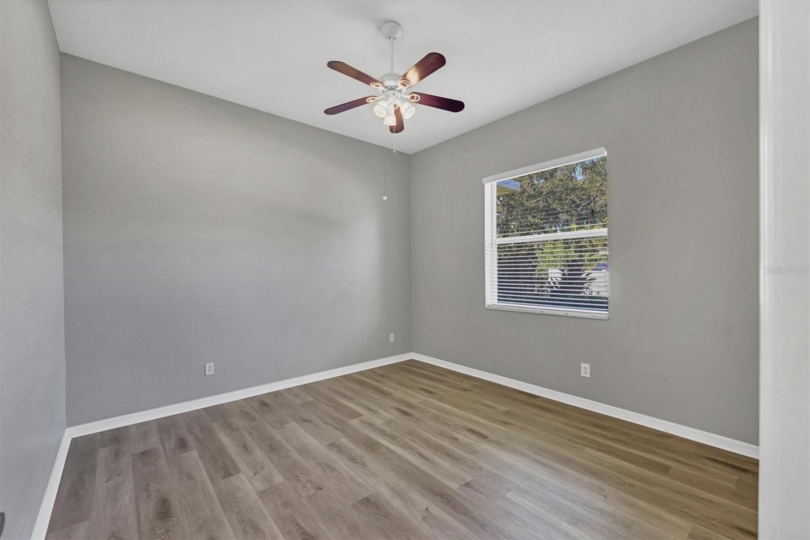 Image 31 of 46 For 2111 152nd Court E