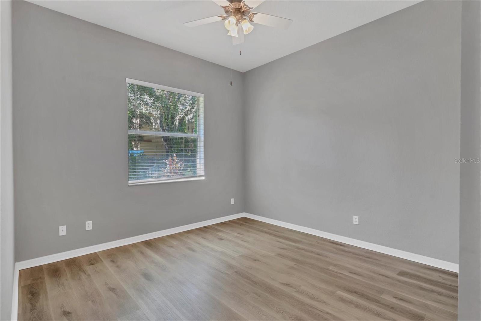 Image 33 of 46 For 2111 152nd Court E