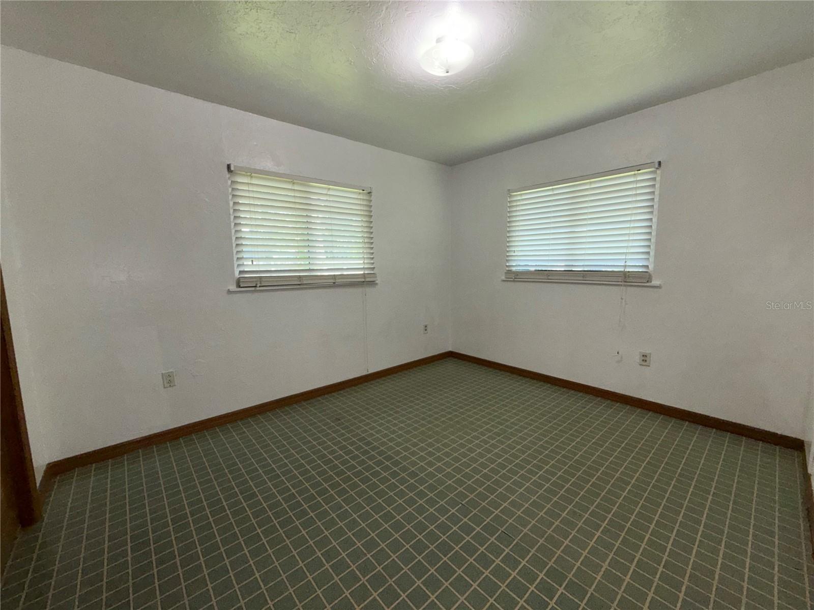Image 10 of 19 For 2903 Louise Street