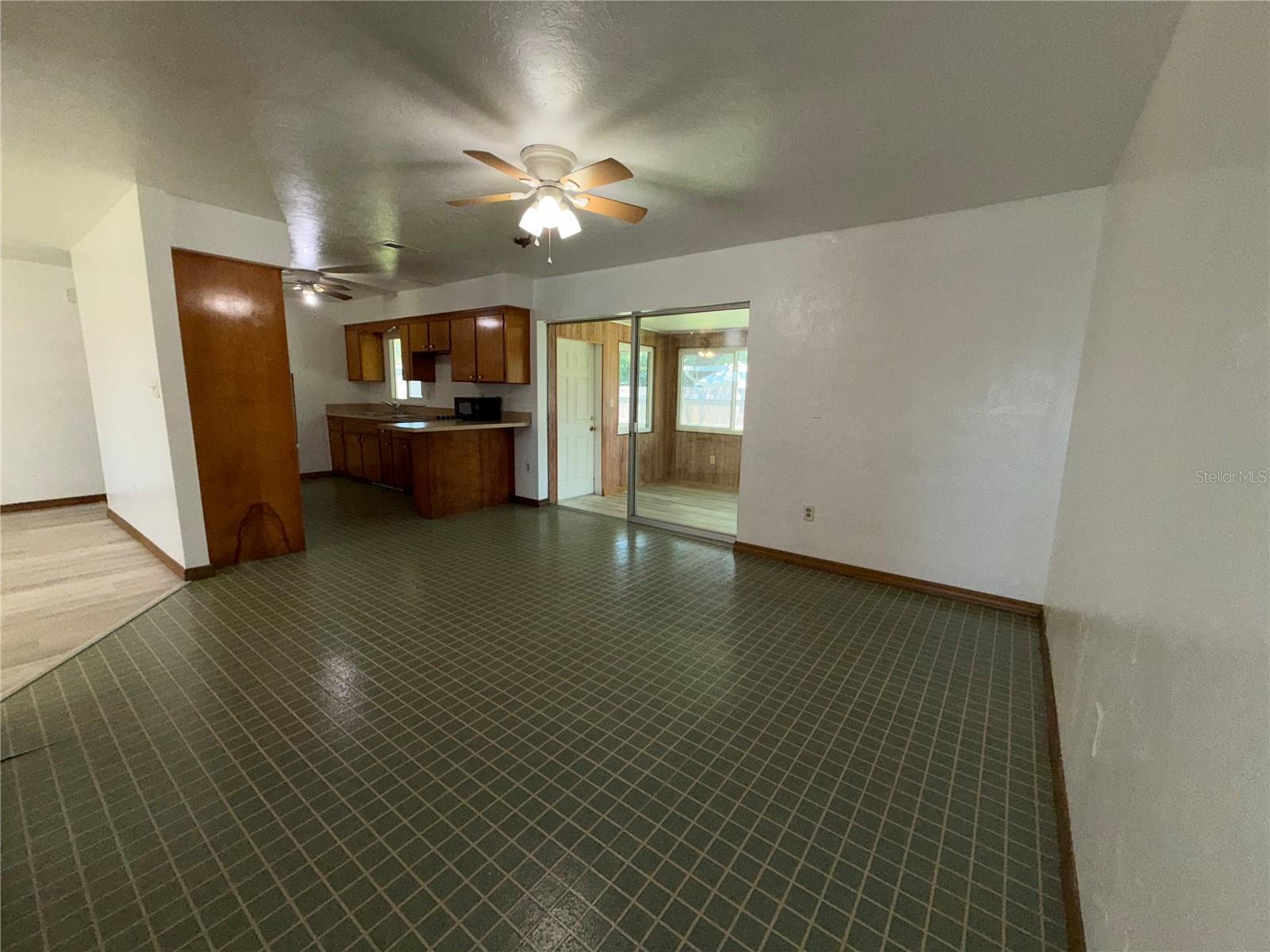 Image 11 of 19 For 2903 Louise Street