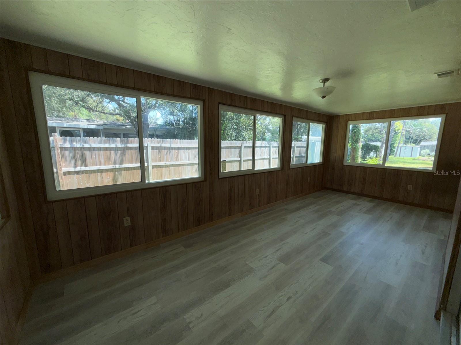 Image 12 of 19 For 2903 Louise Street