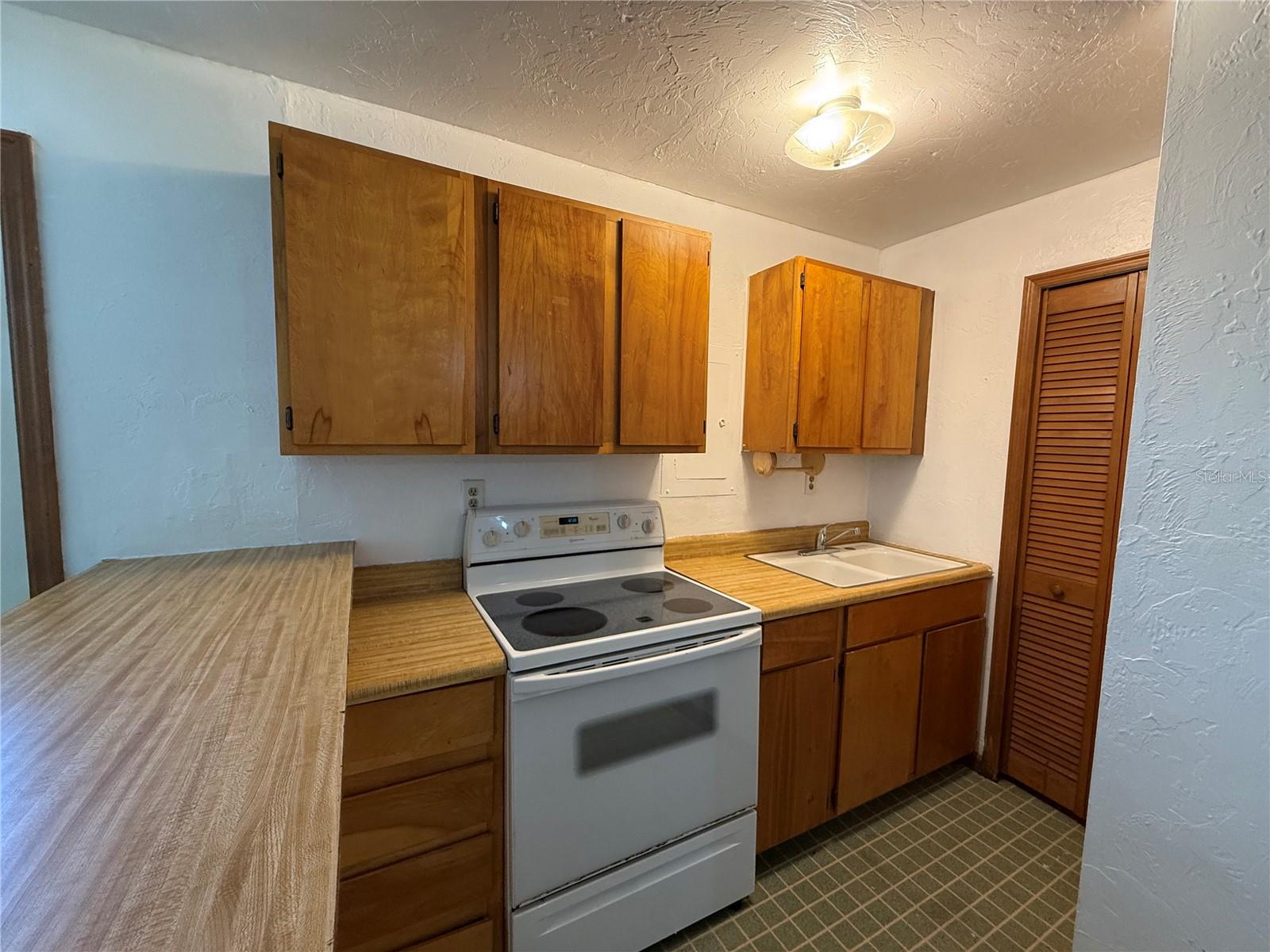 Image 16 of 19 For 2903 Louise Street
