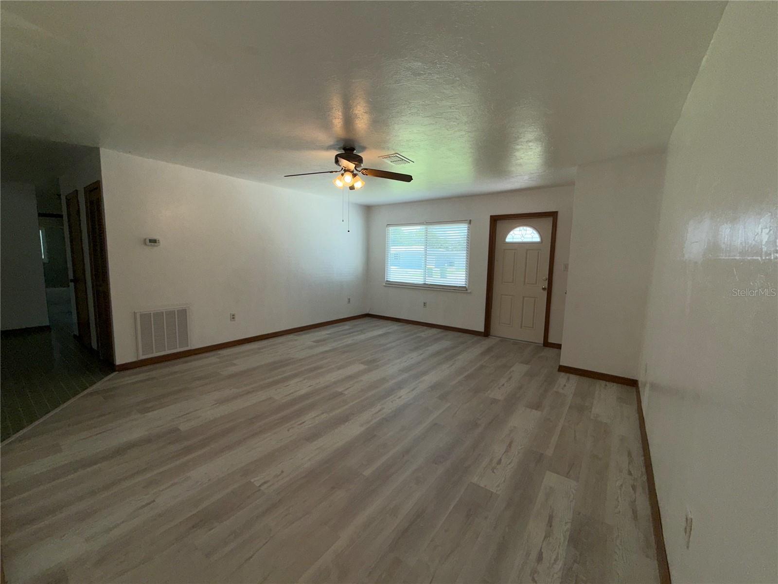 Image 3 of 19 For 2903 Louise Street