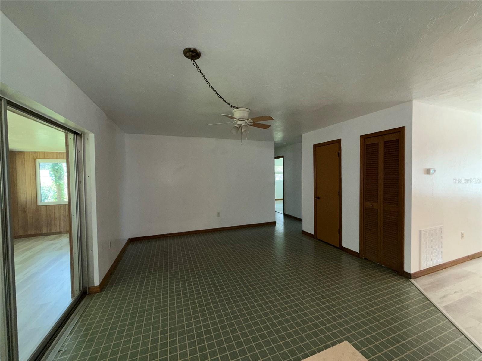 Image 6 of 19 For 2903 Louise Street