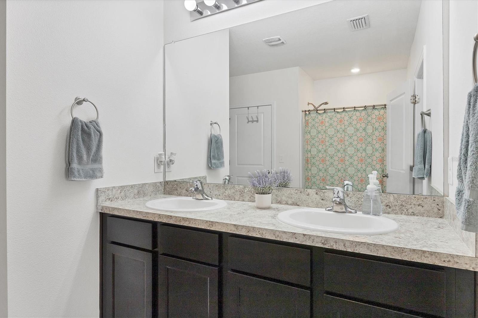 Image 16 of 26 For 5925 Silver Sage Way