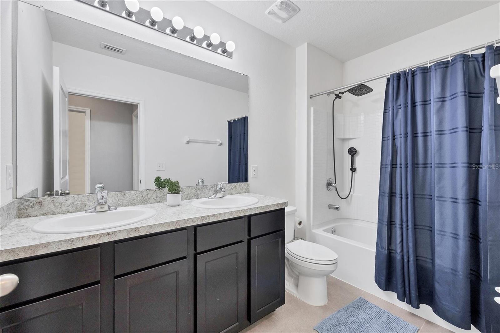 Image 19 of 26 For 5925 Silver Sage Way