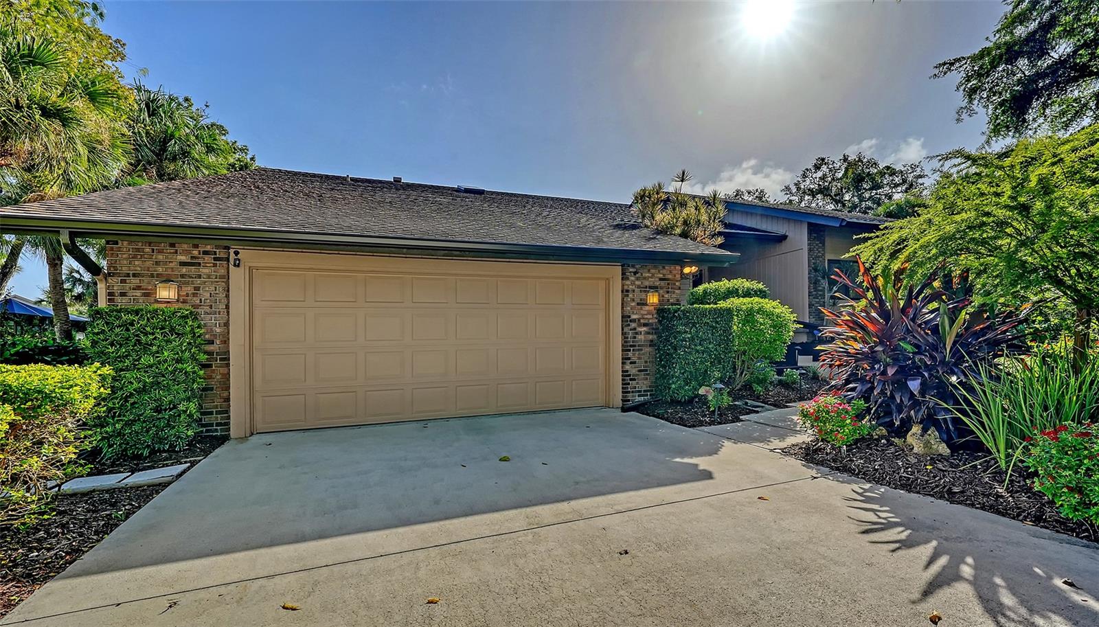 Image 2 of 44 For 1529 Oak Way