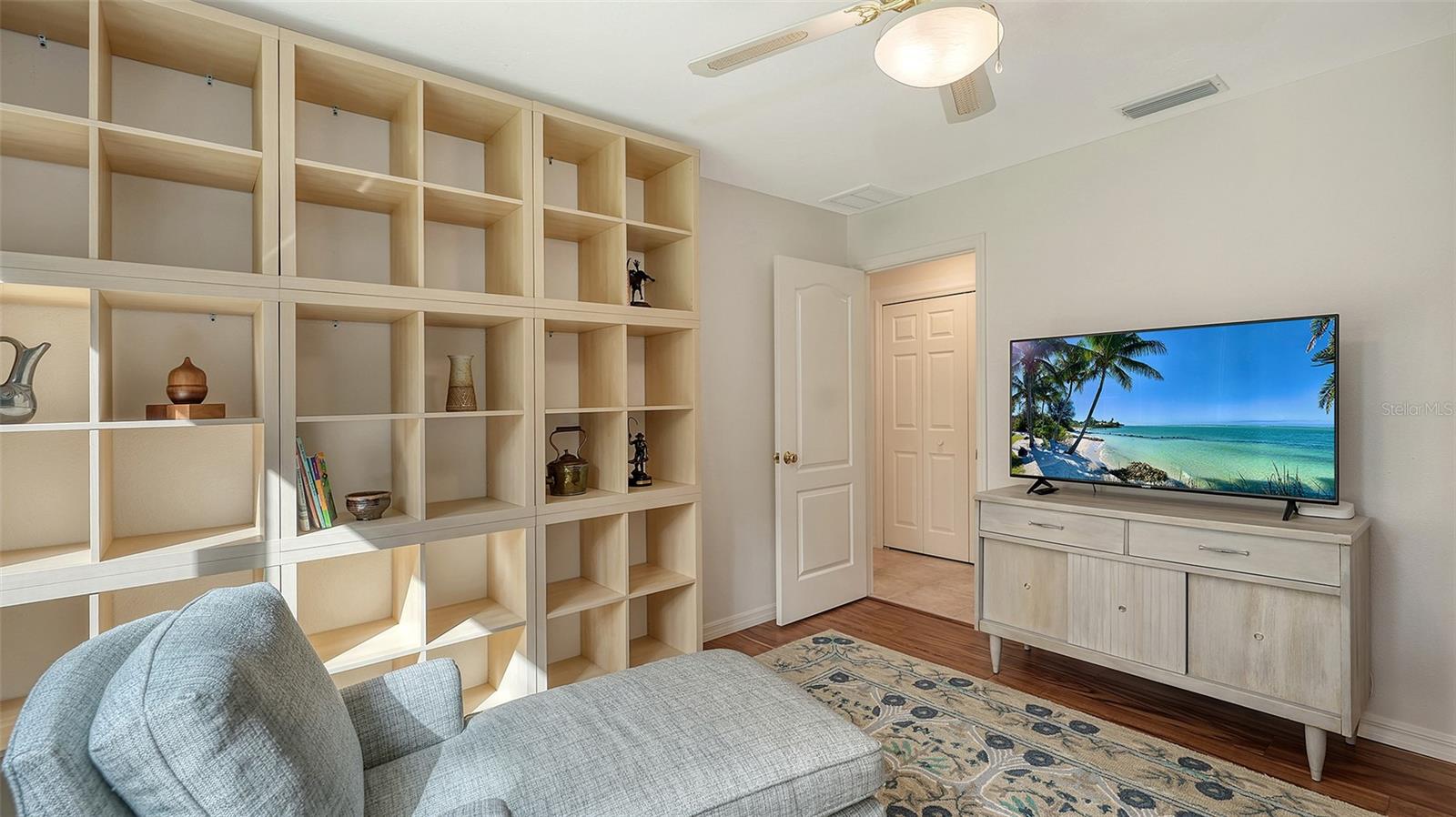 Image 22 of 44 For 1529 Oak Way