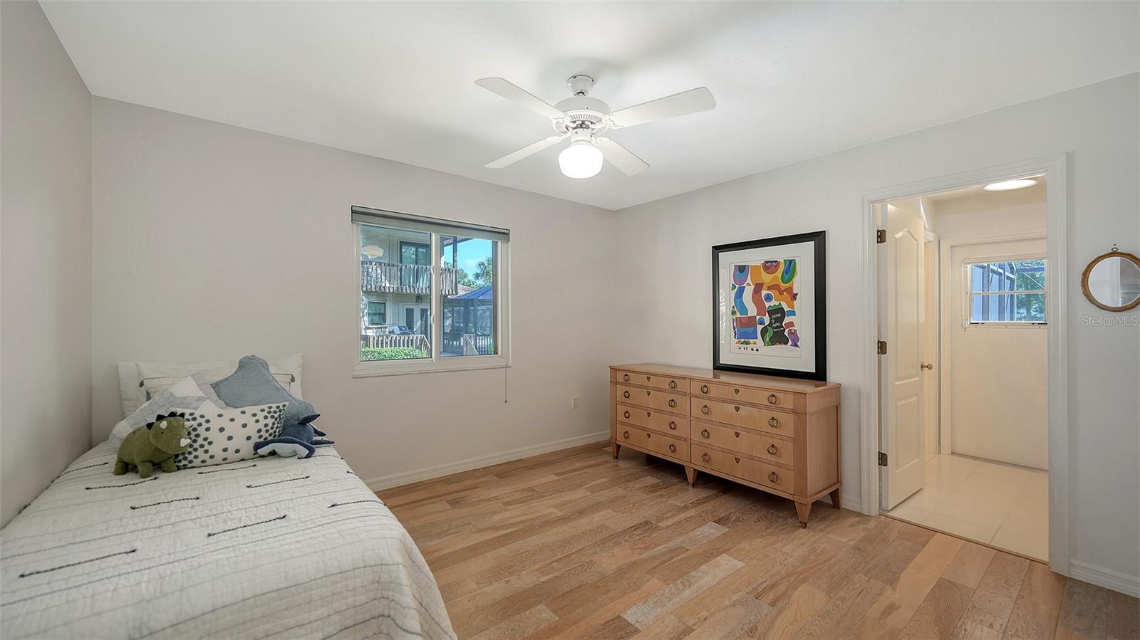 Image 23 of 44 For 1529 Oak Way