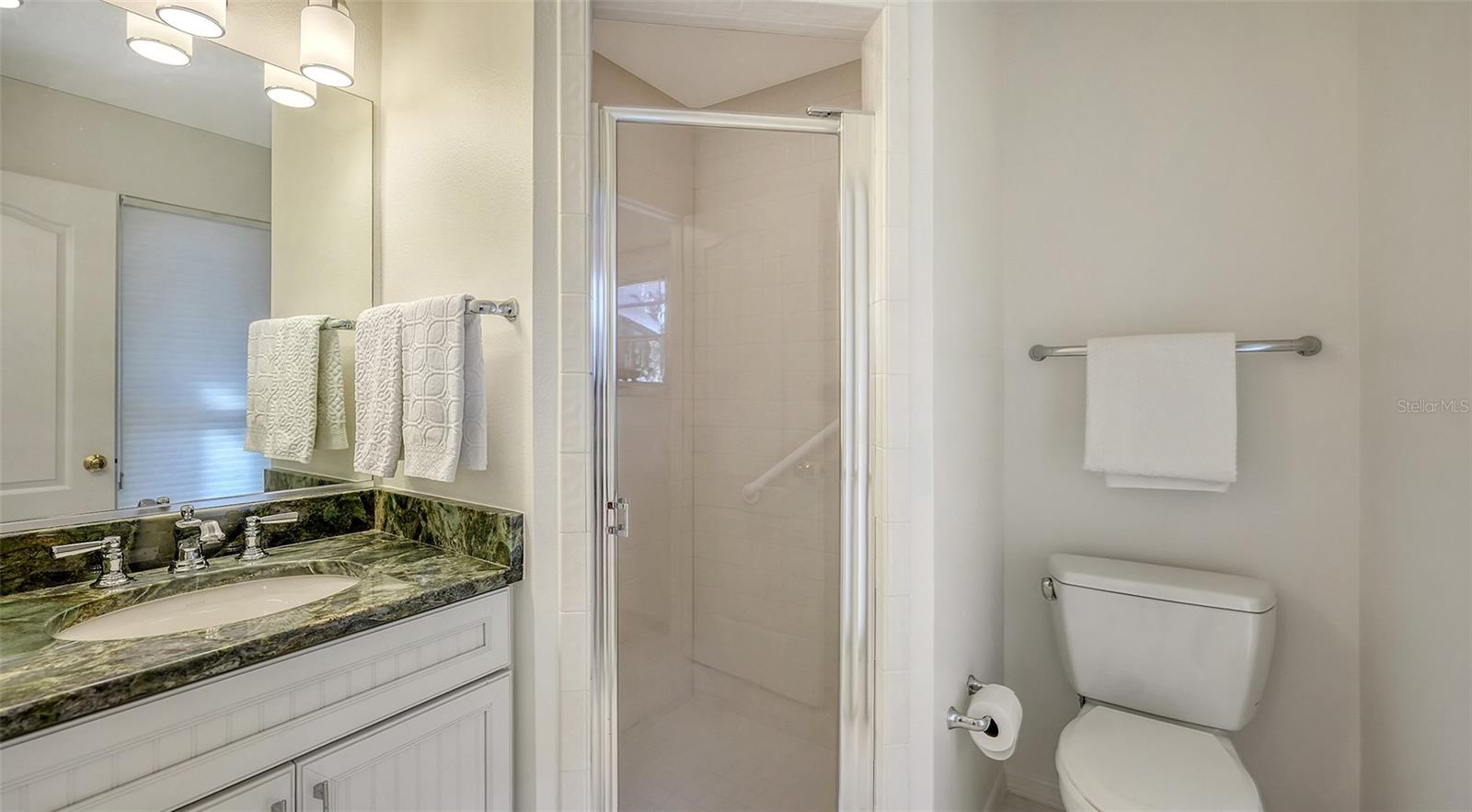 Image 24 of 44 For 1529 Oak Way