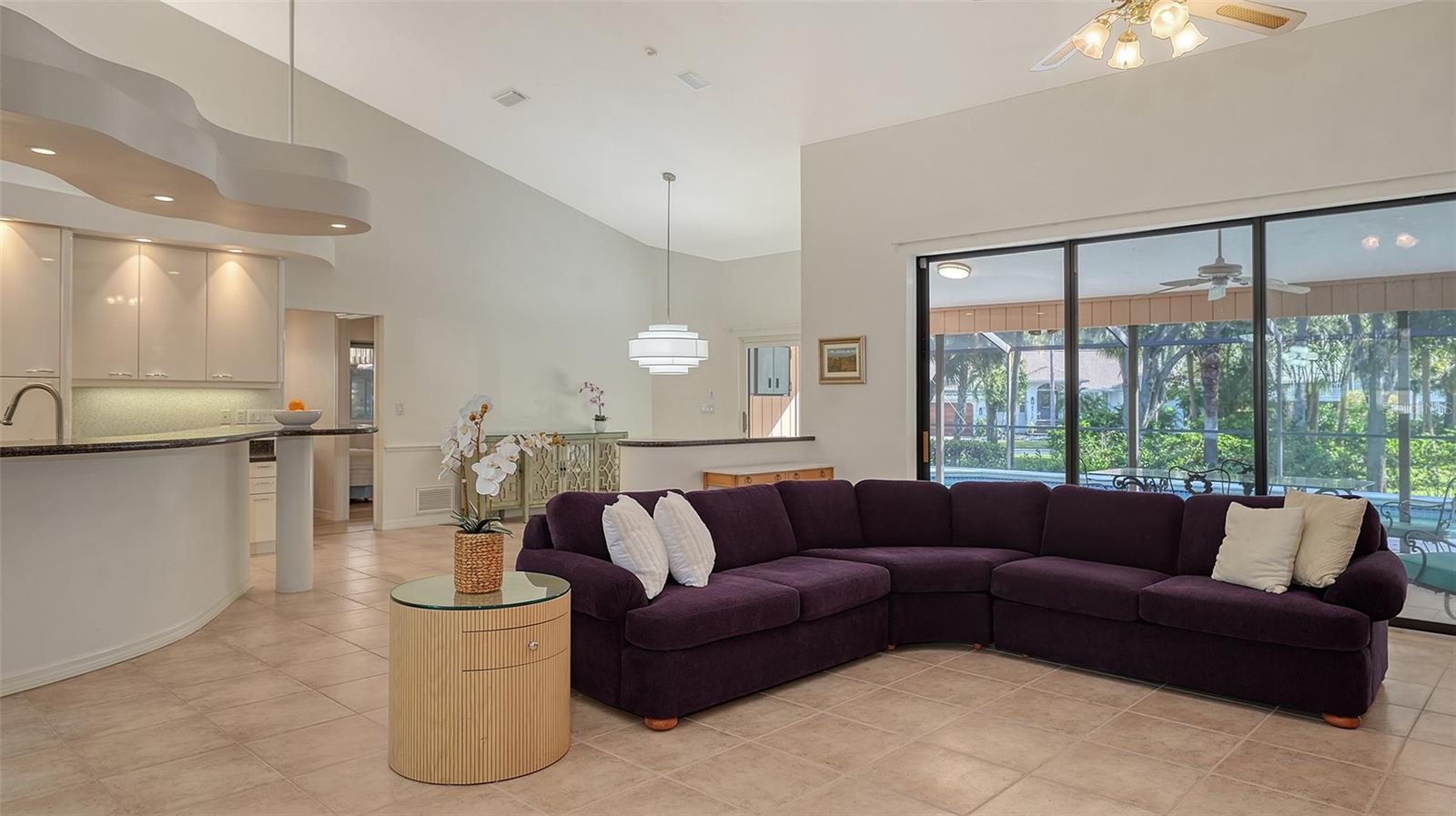 Image 3 of 44 For 1529 Oak Way