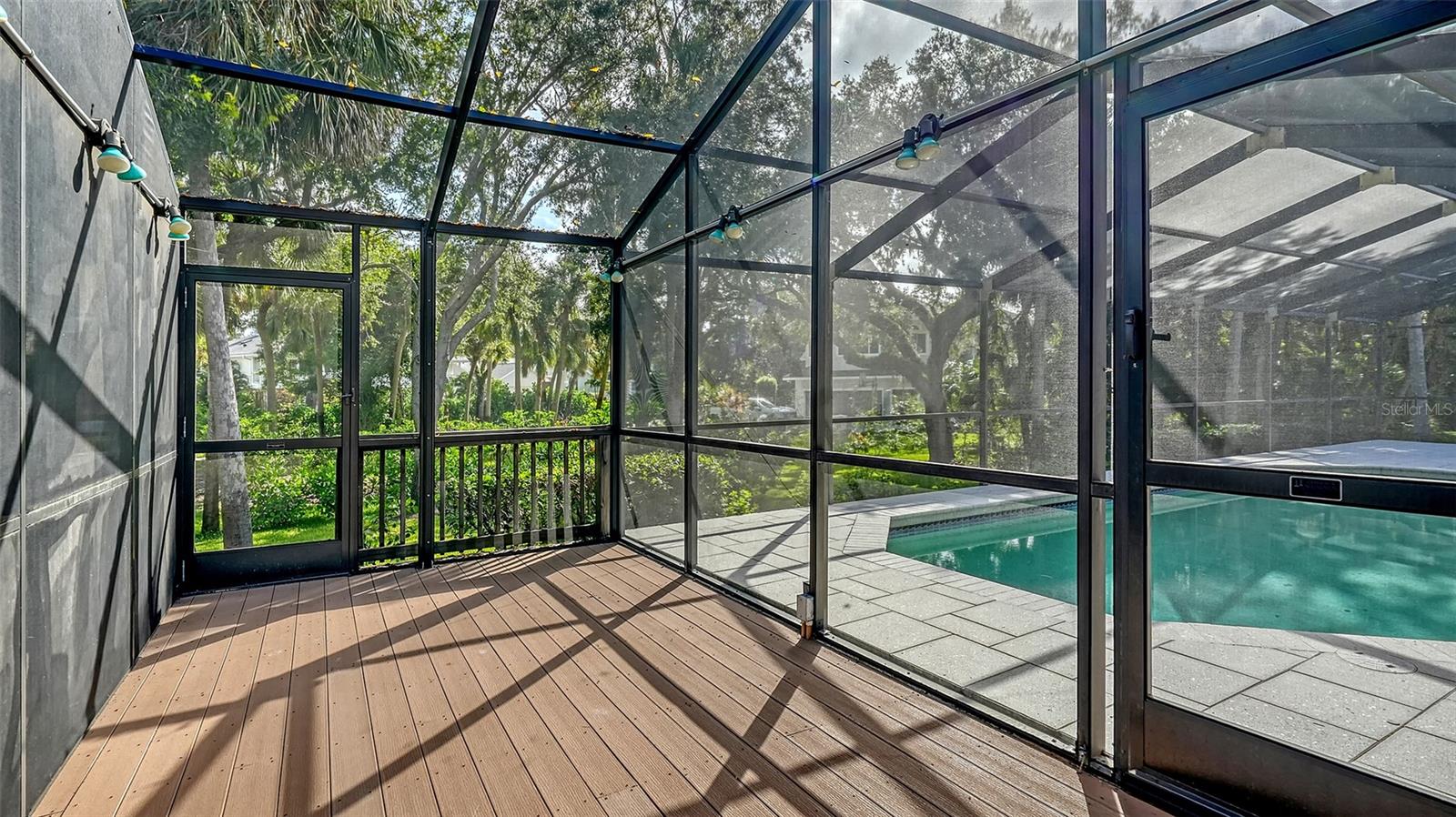 Image 33 of 44 For 1529 Oak Way