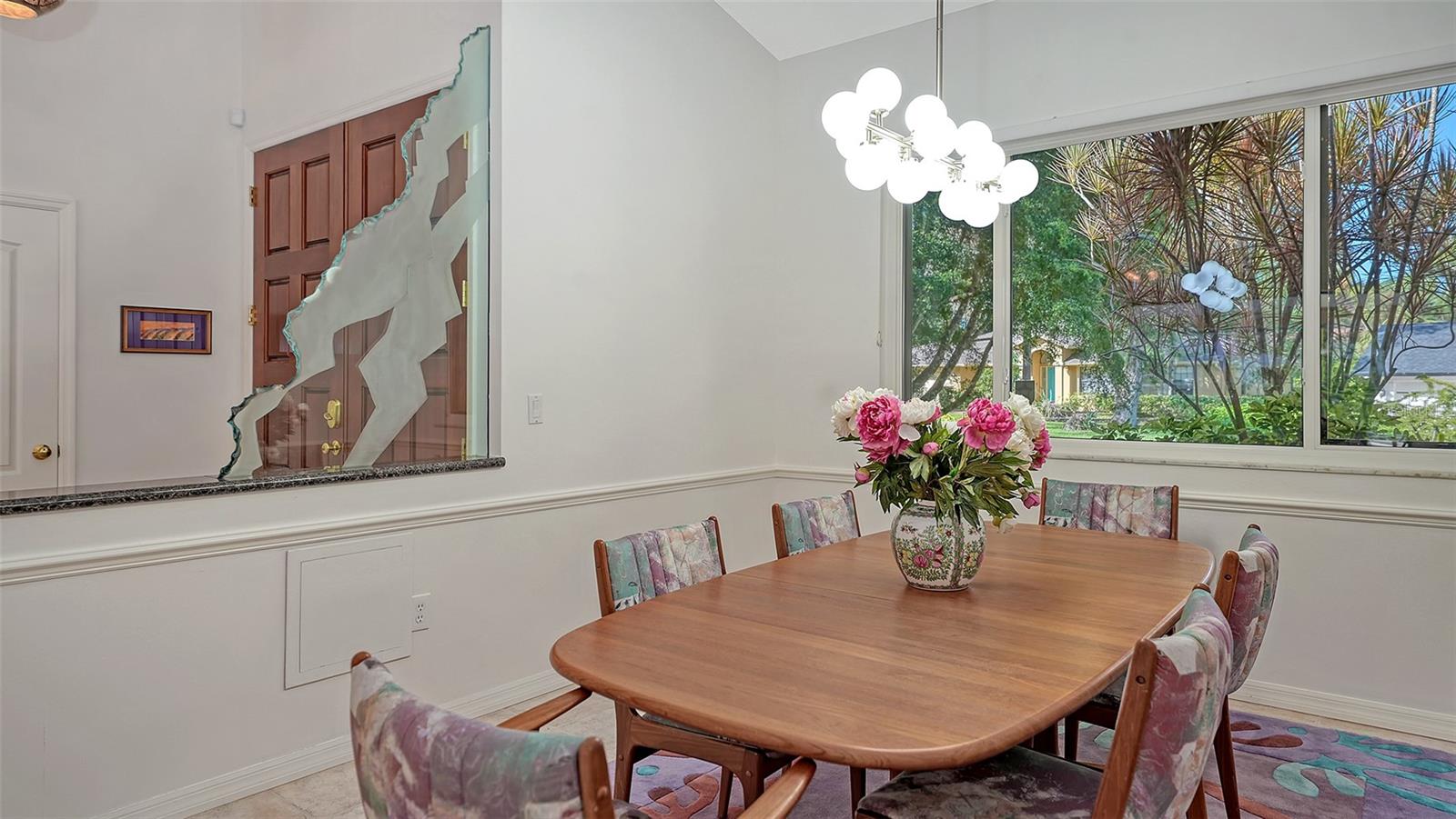 Image 5 of 44 For 1529 Oak Way