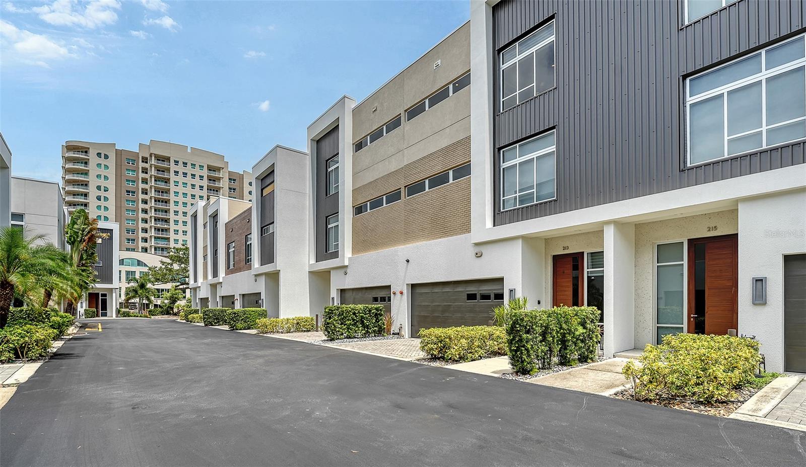Image 42 of 70 For 213 Cosmopolitan Court