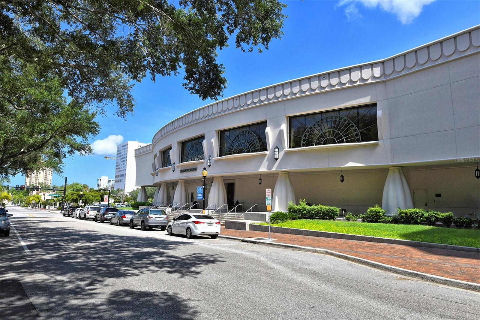Image 68 of 70 For 213 Cosmopolitan Court
