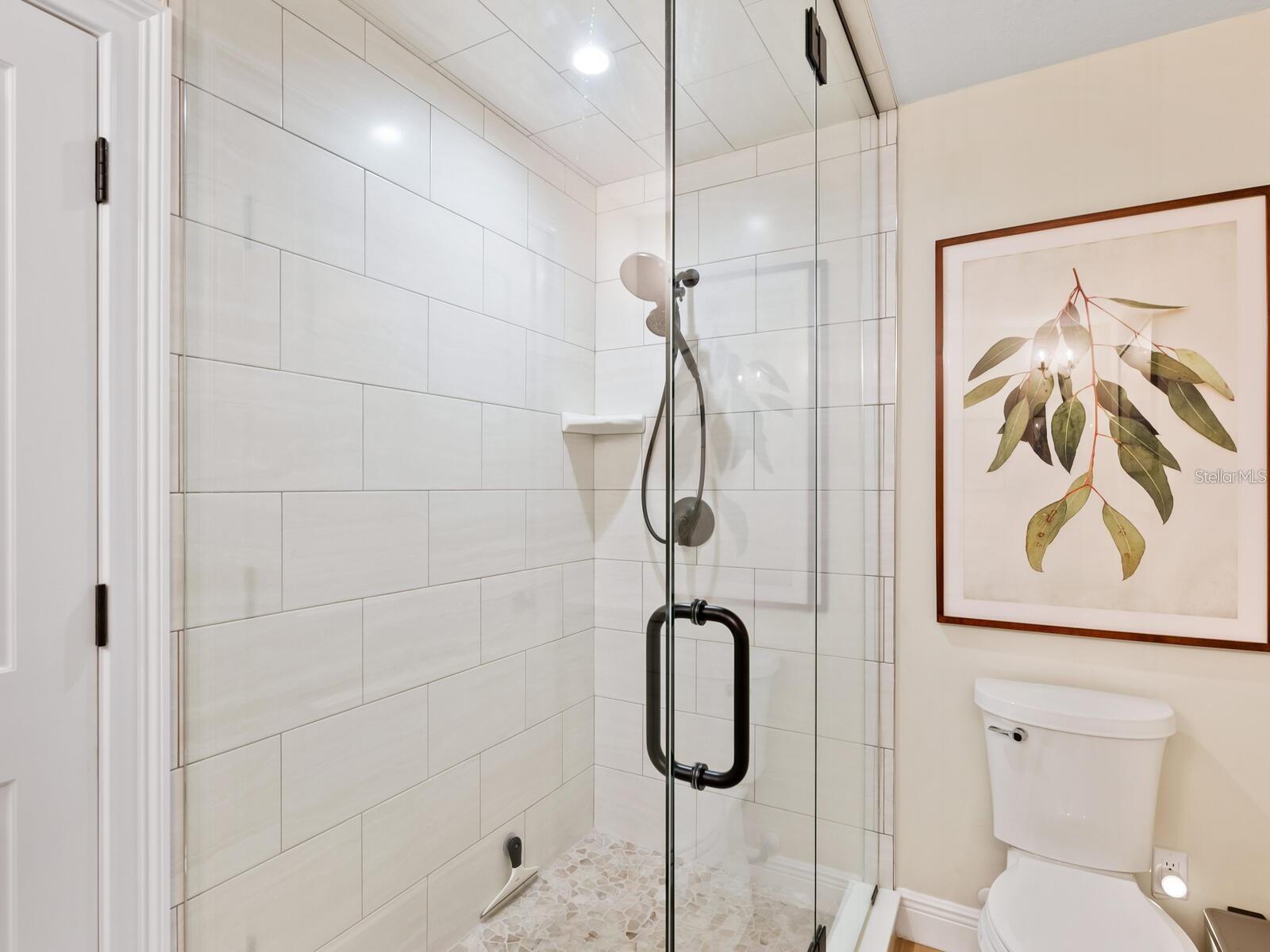 Image 14 of 28 For 555 Orange Avenue 306