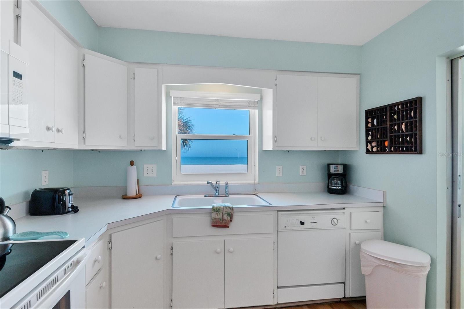 Image 11 of 41 For 1336 Benjamin Franklin Drive F2