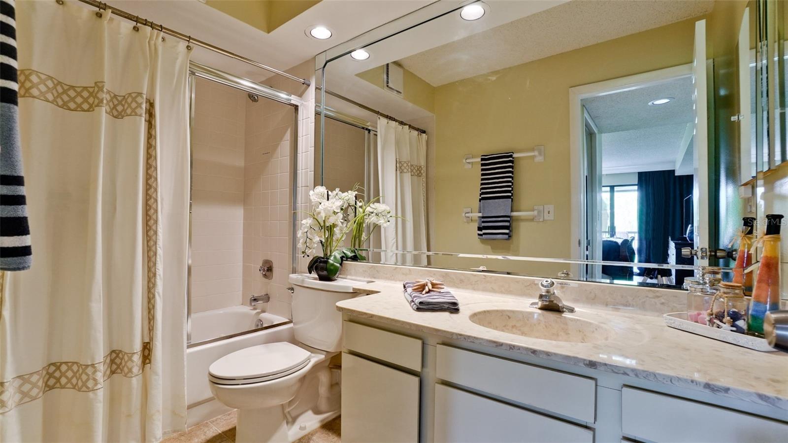 Image 23 of 48 For 3805 Bay Drive 204