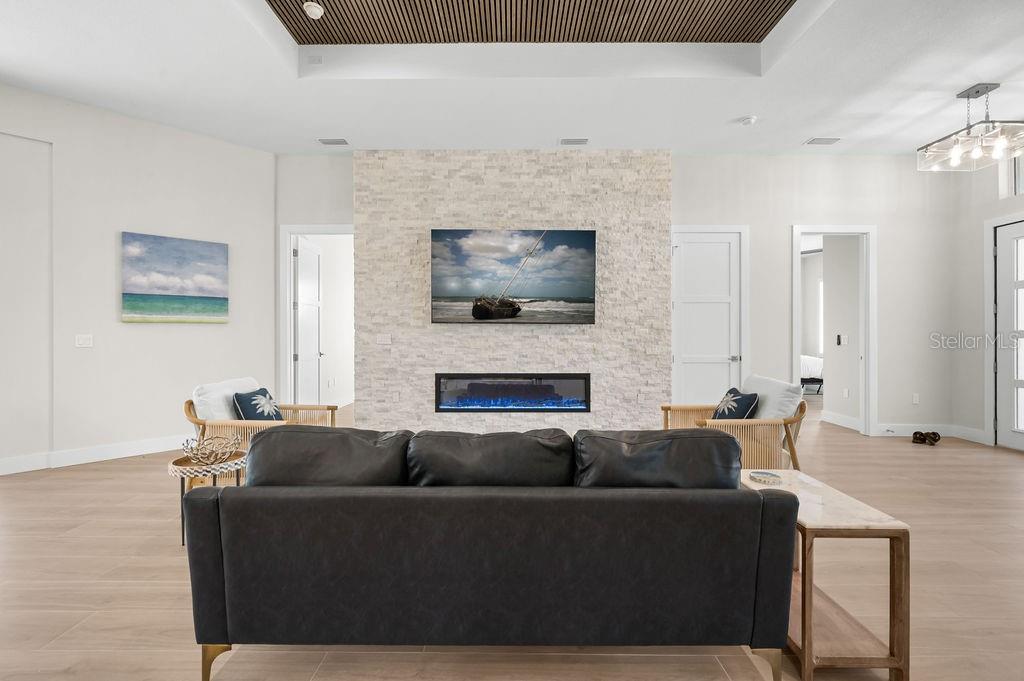 Image 11 of 62 For 16622 Liggett Circle