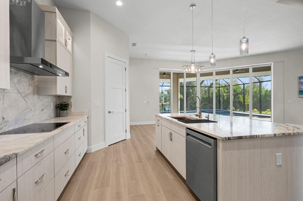 Image 18 of 62 For 16622 Liggett Circle