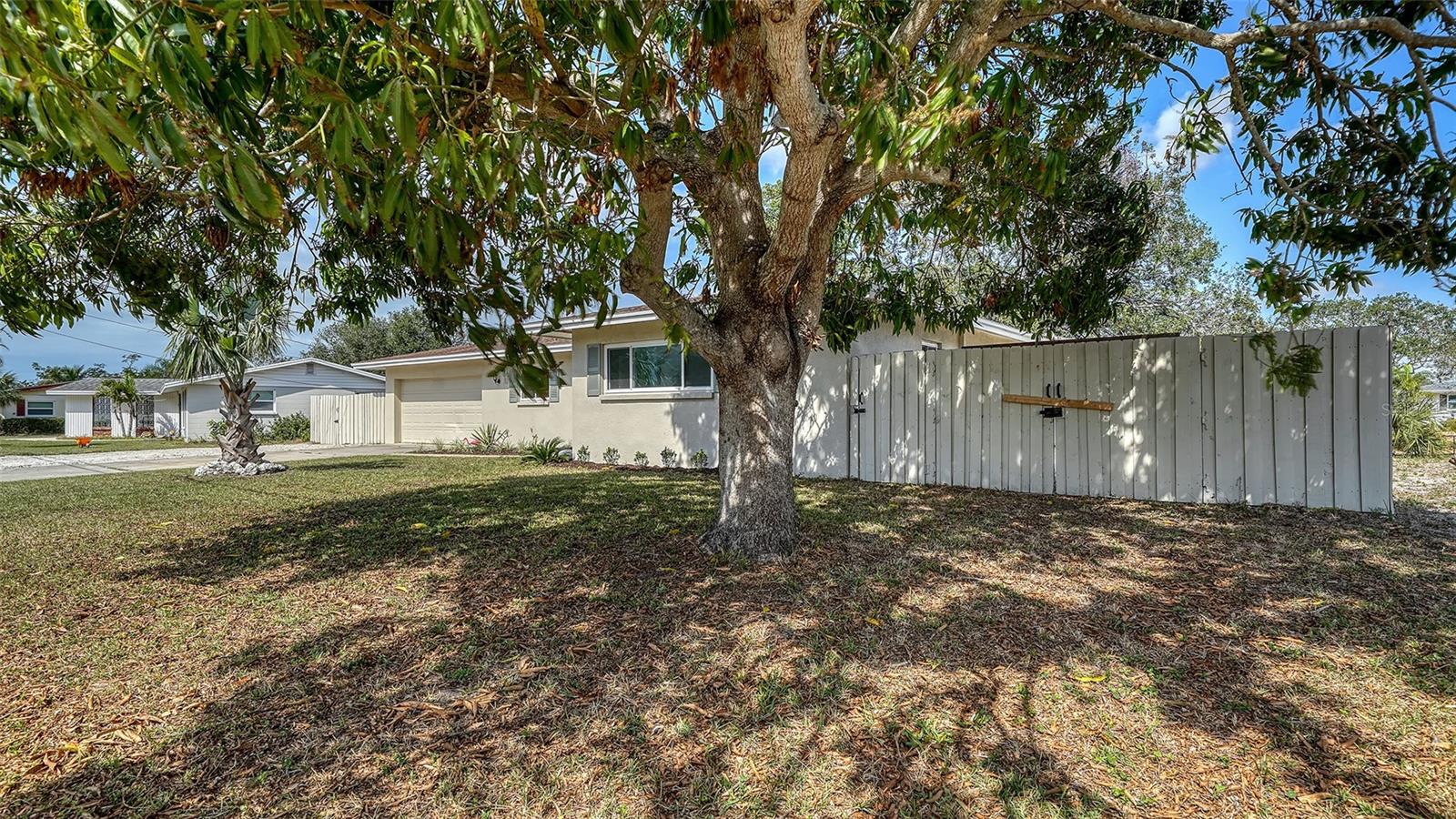 Image 2 of 66 For 3085 Goldenrod Street