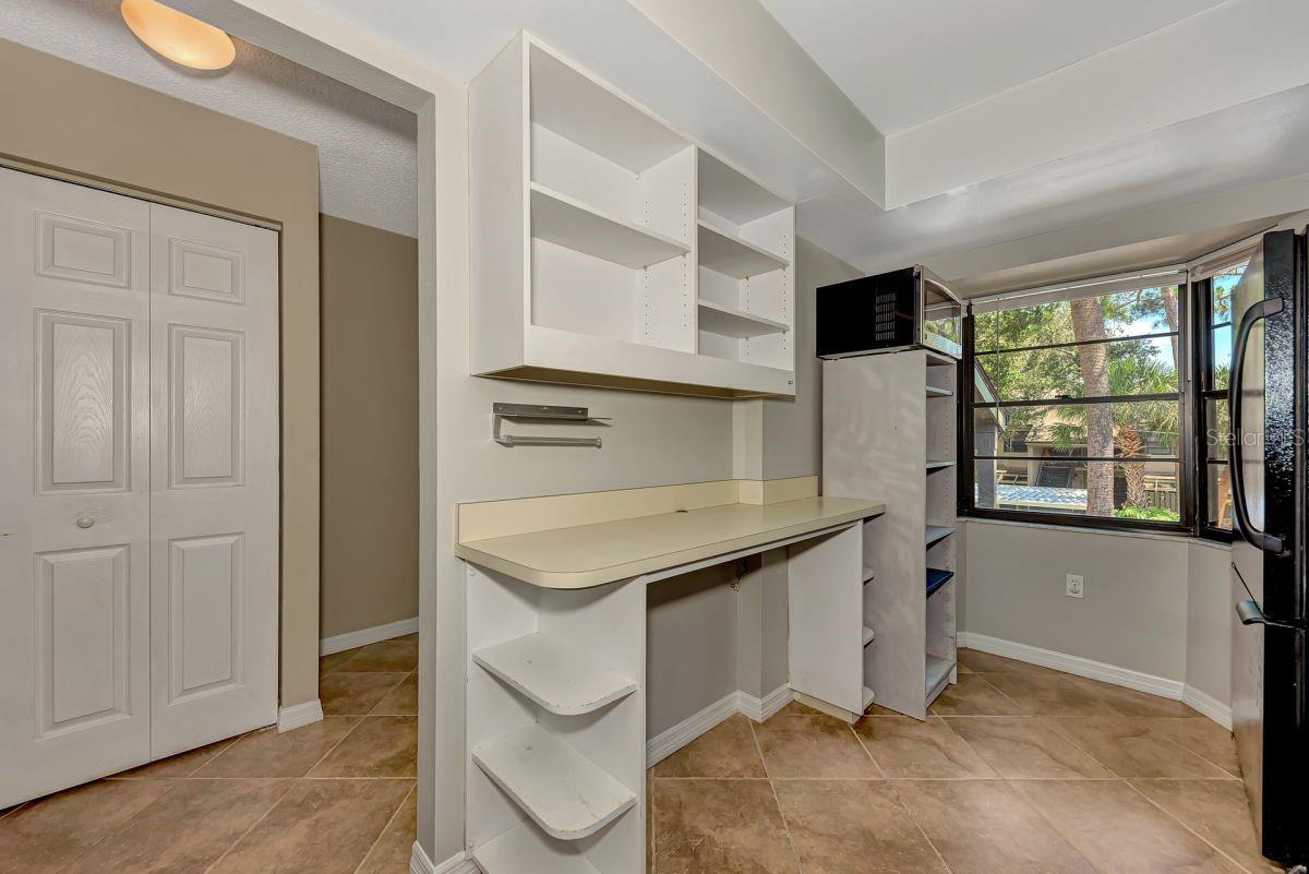 Image 10 of 23 For 5645 Summer Side Lane 40b