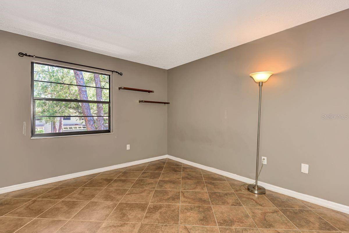 Image 17 of 23 For 5645 Summer Side Lane 40b