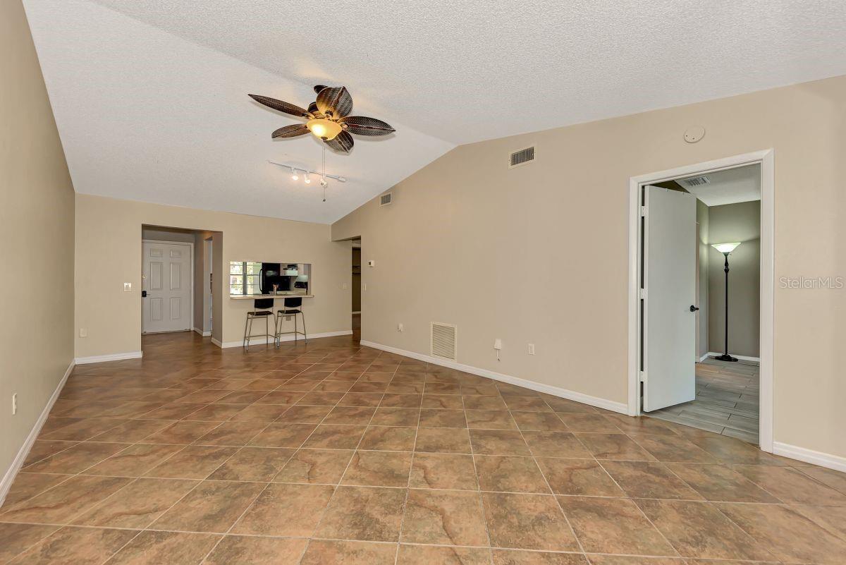 Image 5 of 23 For 5645 Summer Side Lane 40b